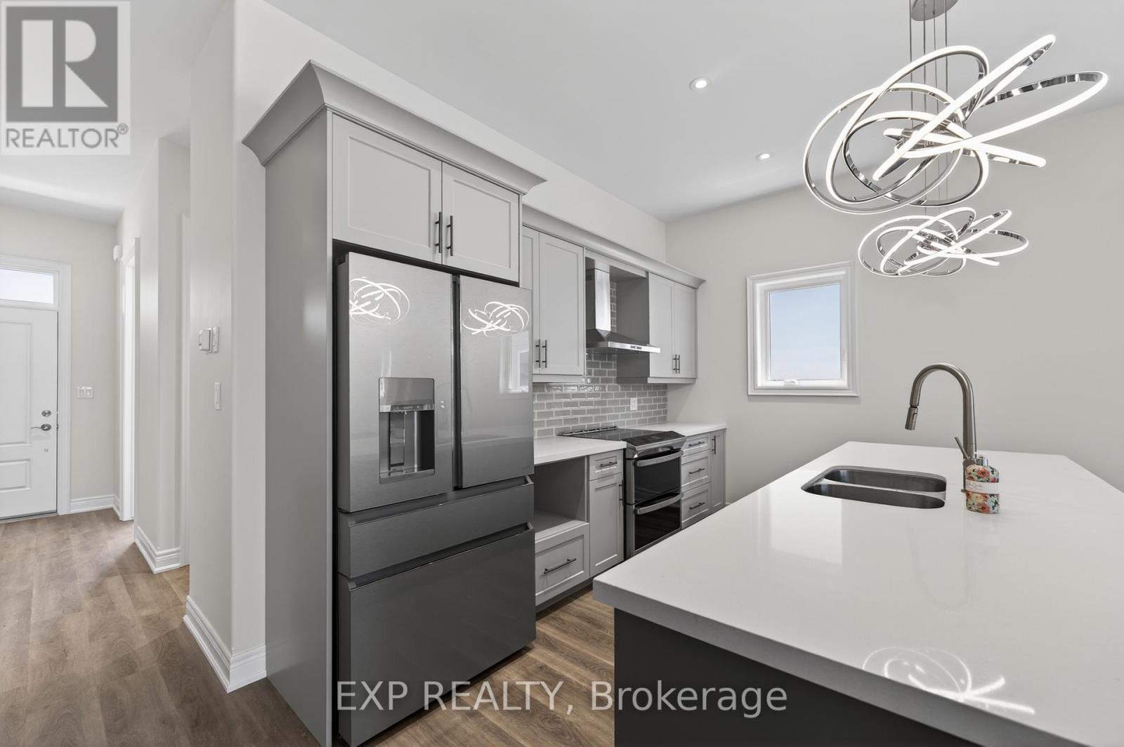 8 BUTTERNUT CRESCENT - 4