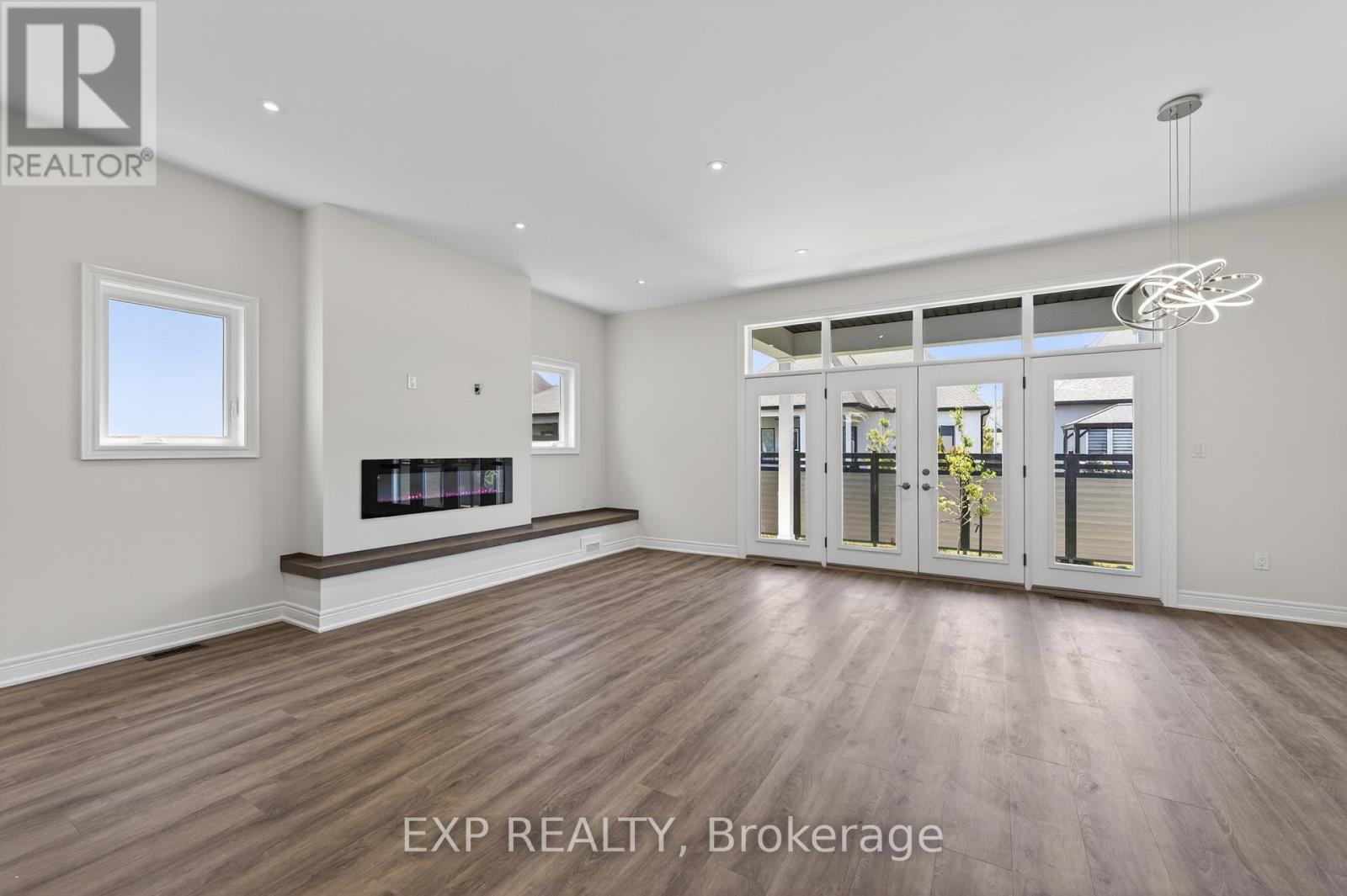 6 BUTTERNUT CRESCENT - 2