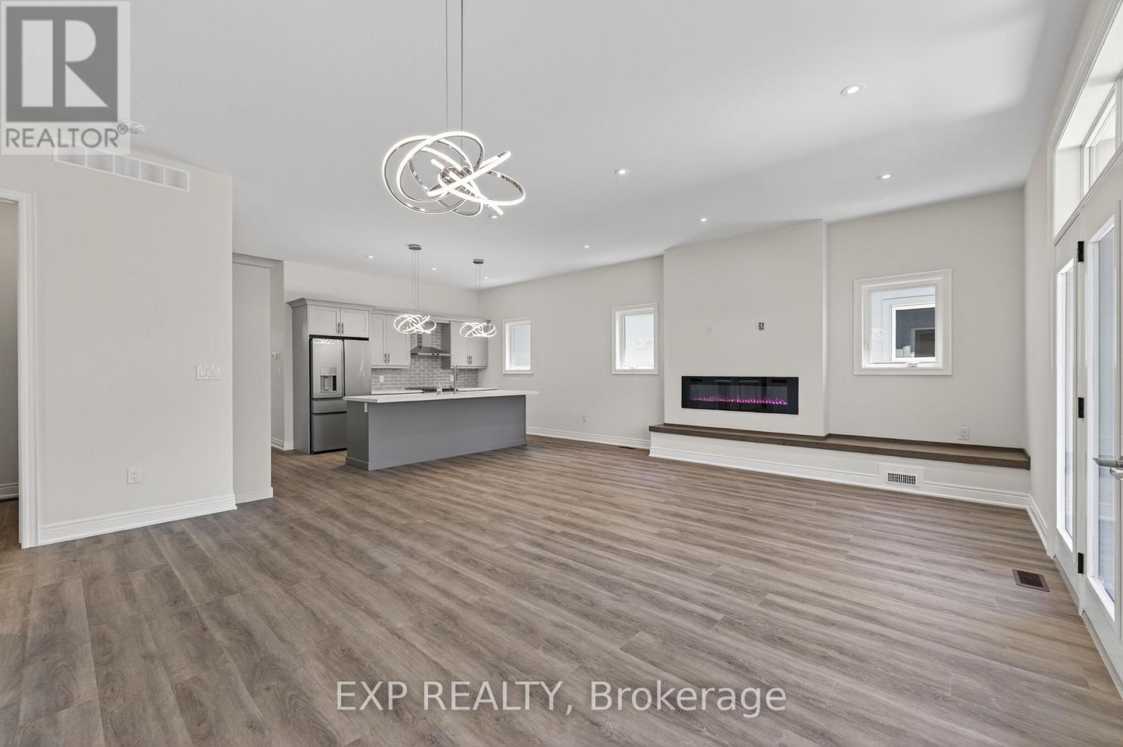 6 BUTTERNUT CRESCENT - 4