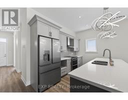 6 BUTTERNUT CRESCENT