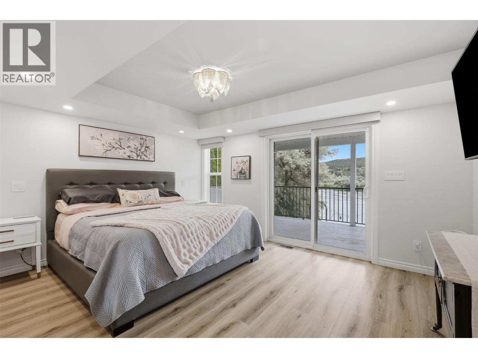 3724 Shuswap Road - 42