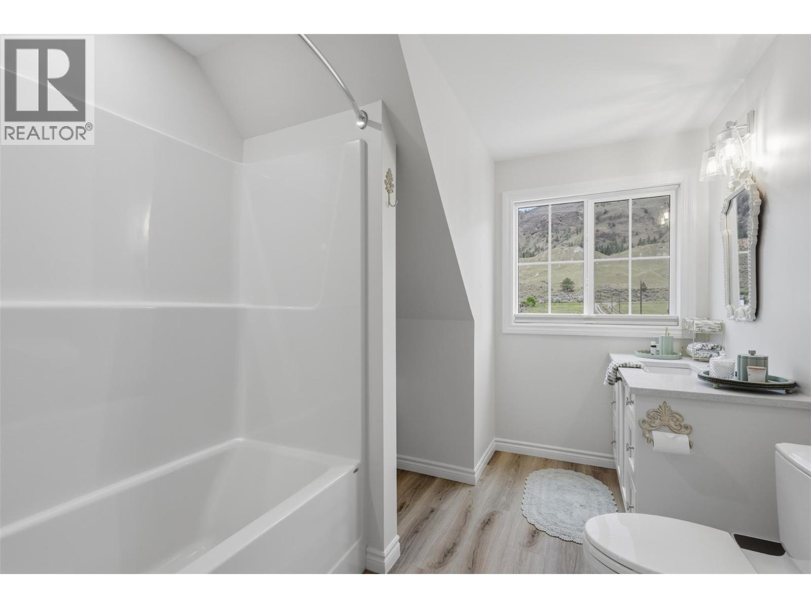 3724 Shuswap Road - 54