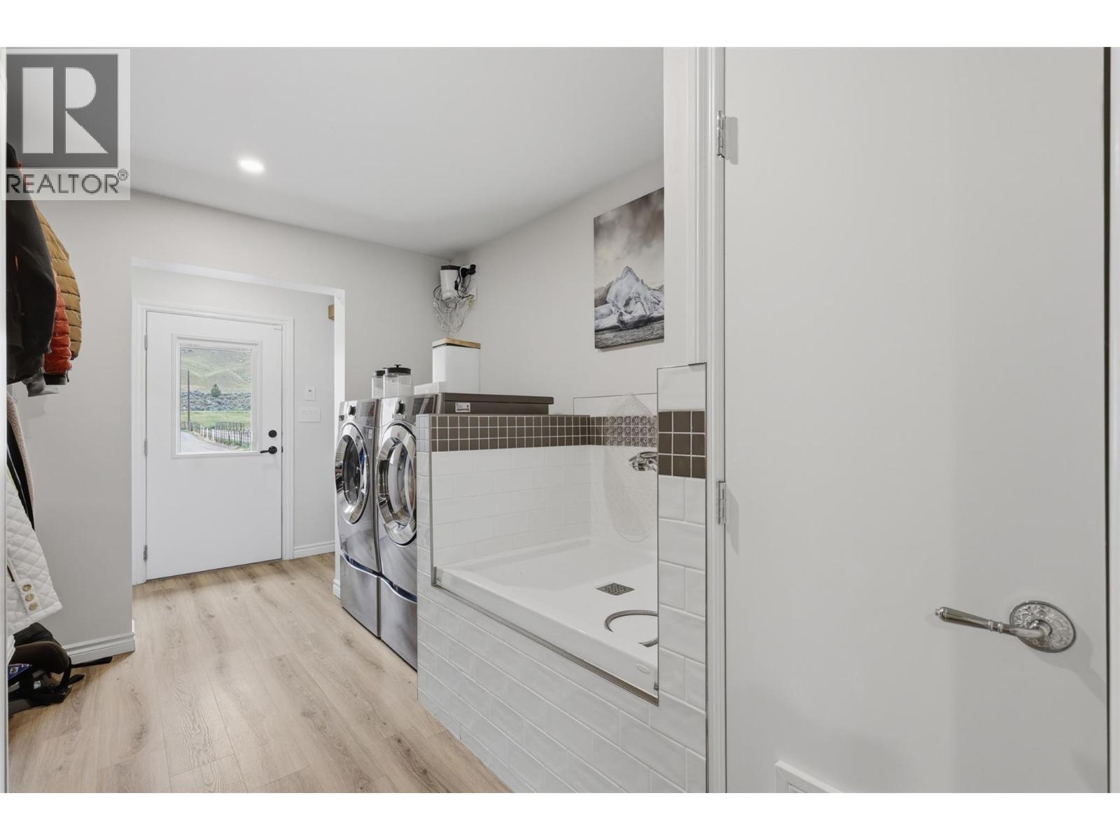 3724 Shuswap Road - 68