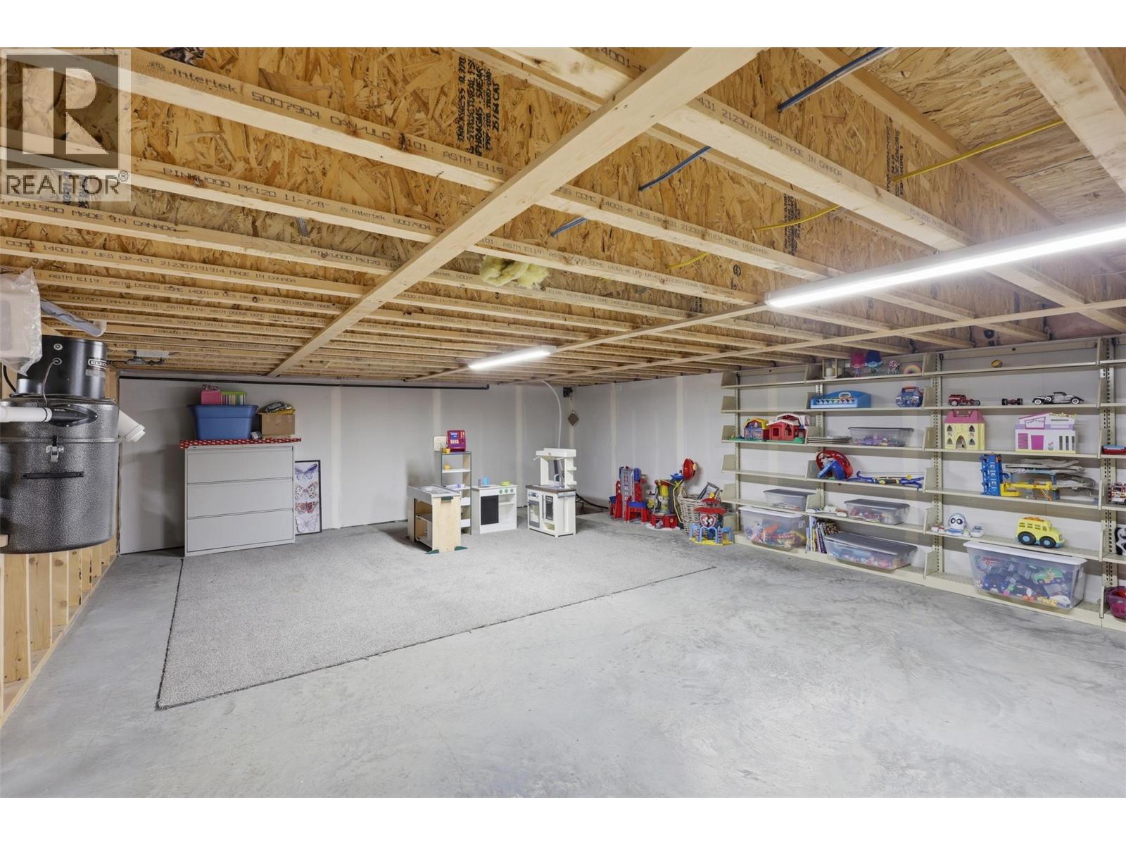3724 Shuswap Road - 71