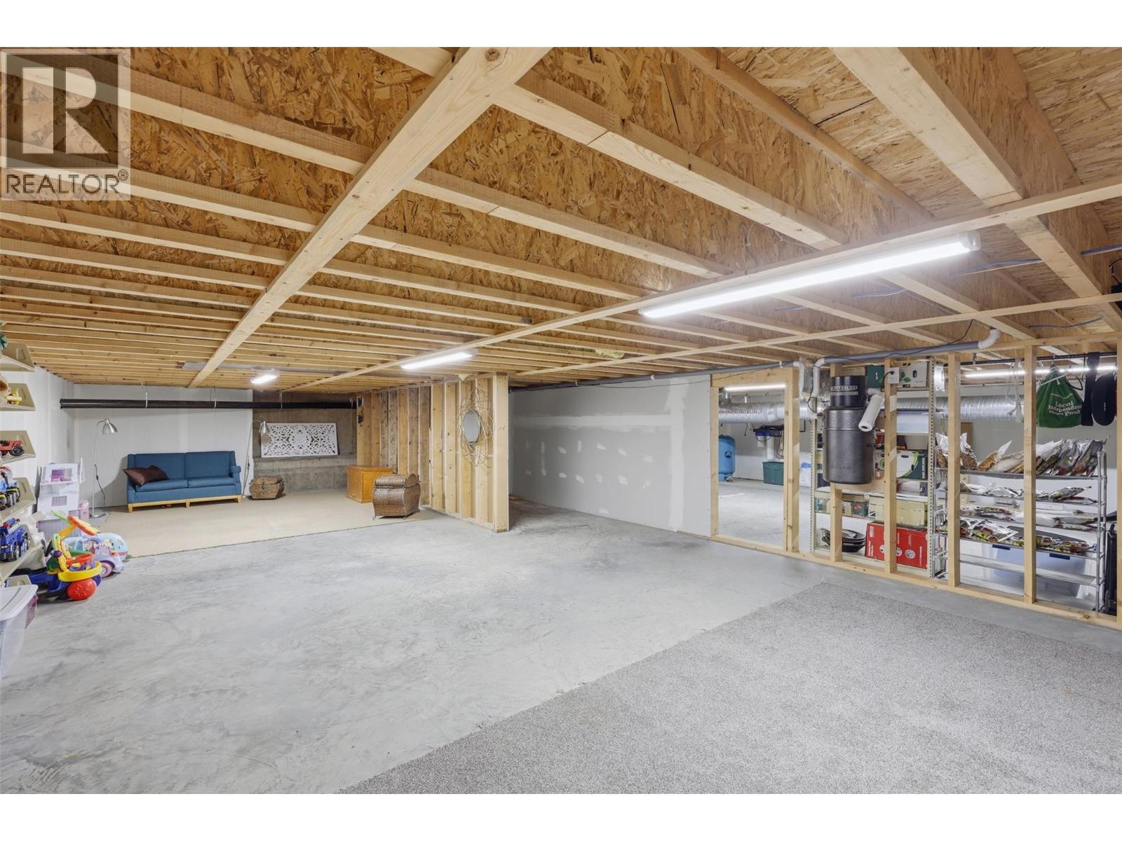 3724 Shuswap Road - 72