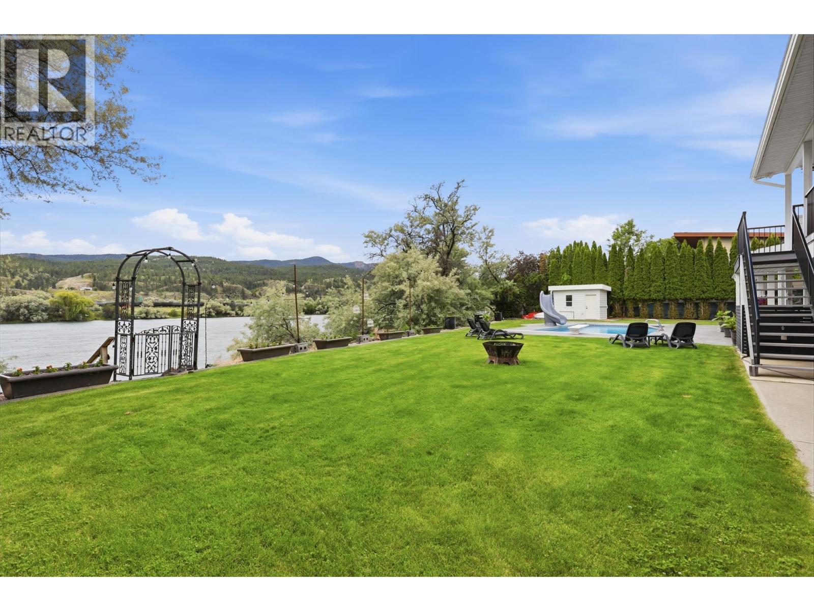 3724 Shuswap Road - 75