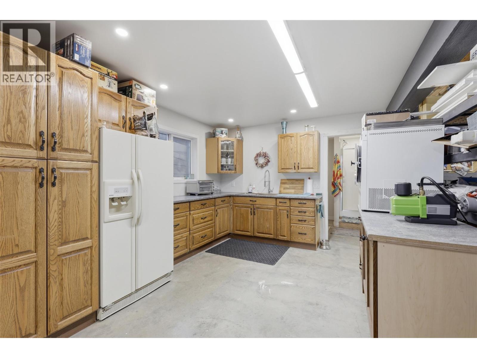 3724 Shuswap Road - 82