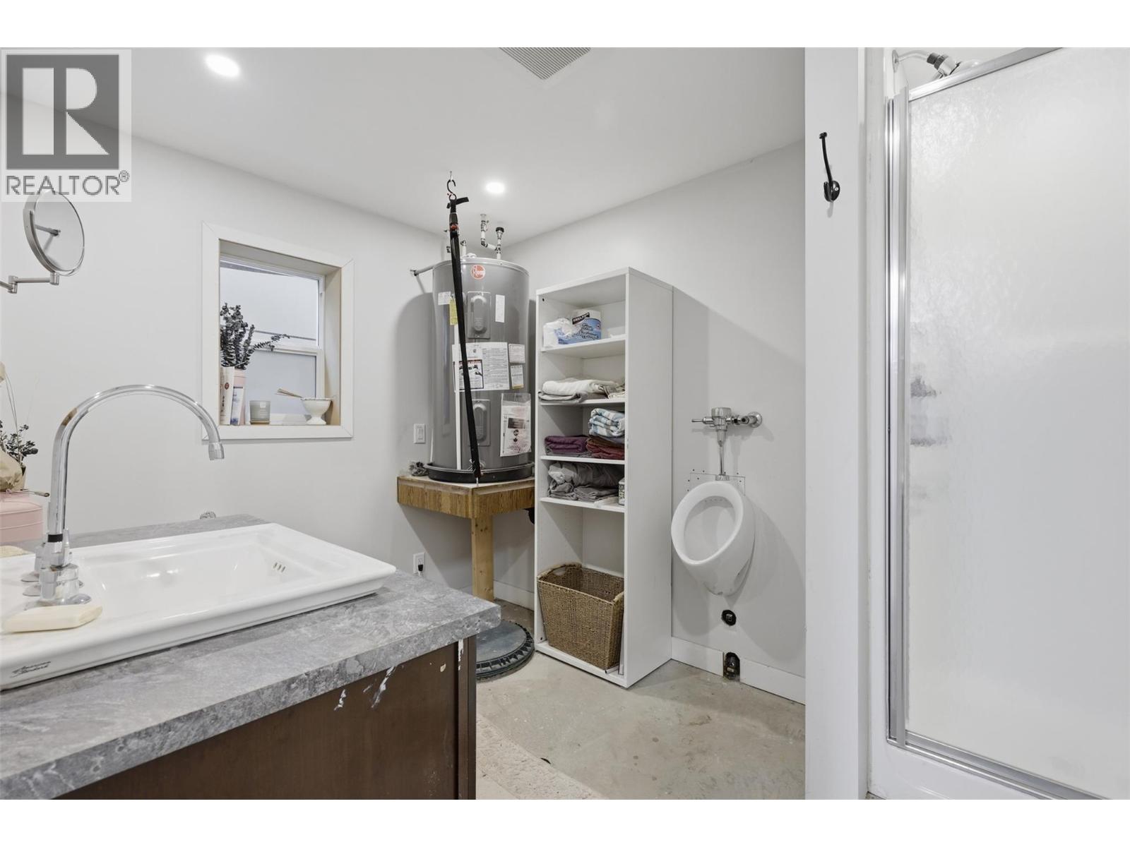 3724 Shuswap Road - 83