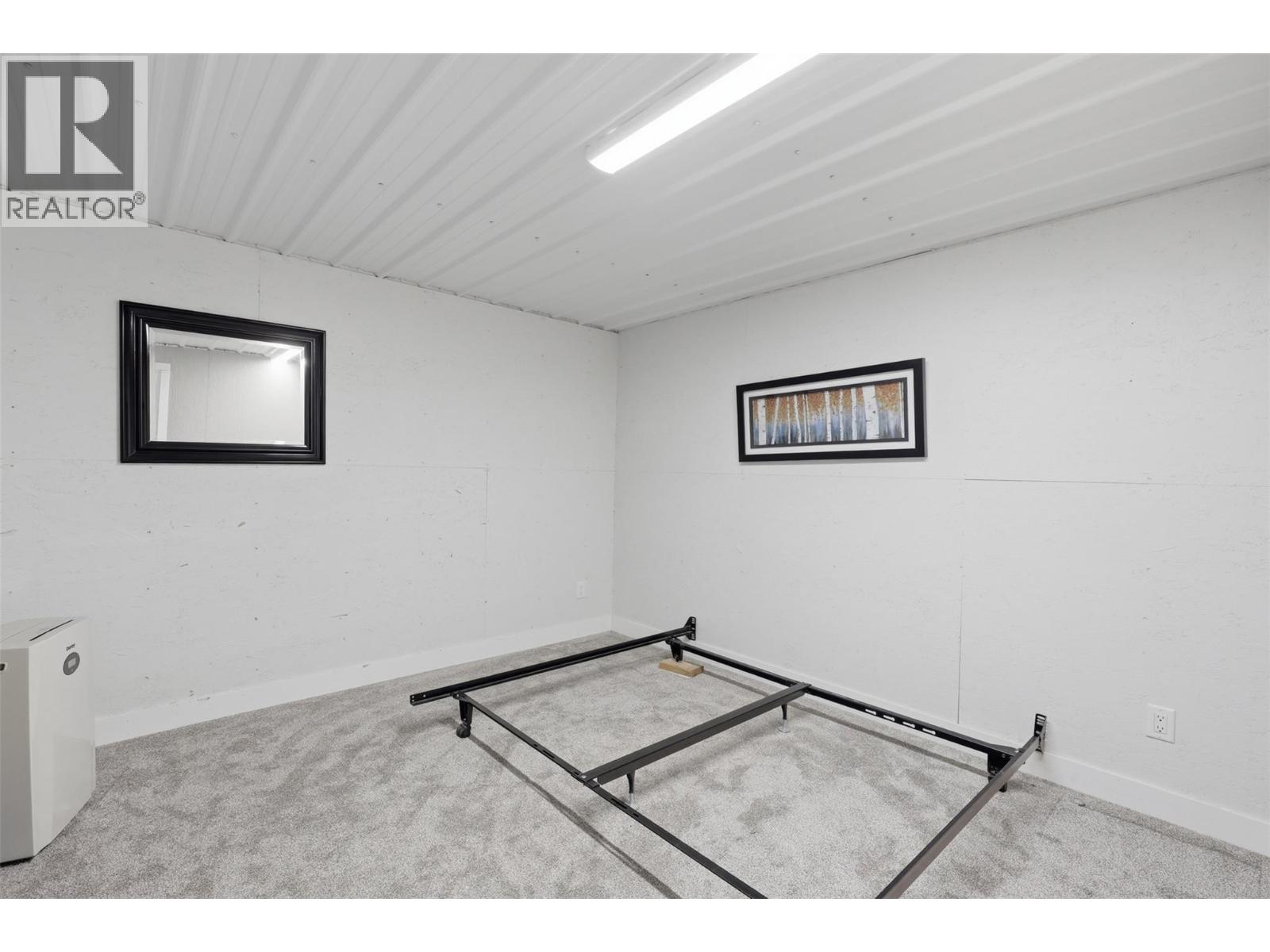 3724 Shuswap Road - 85