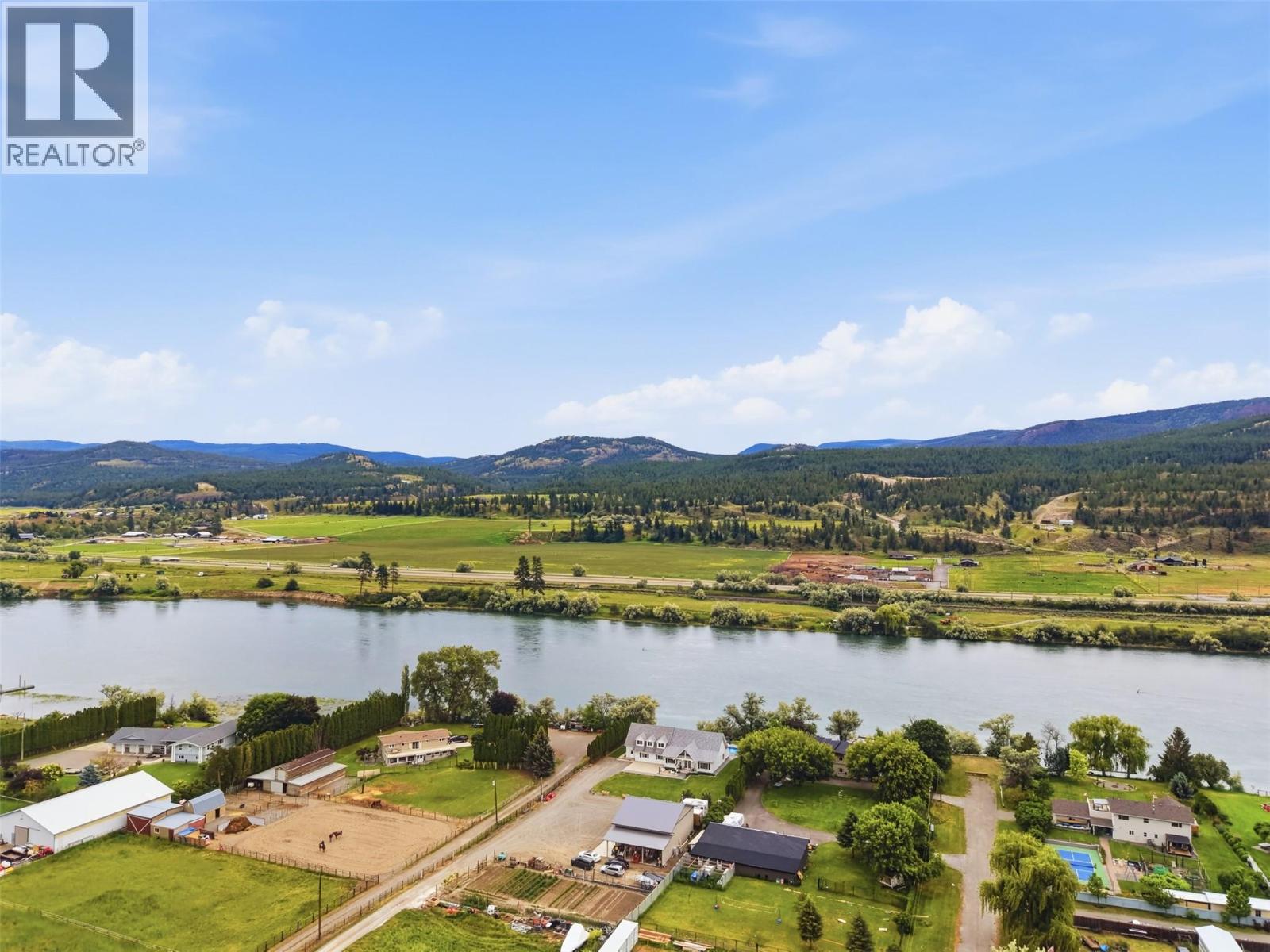 3724 Shuswap Road - 94