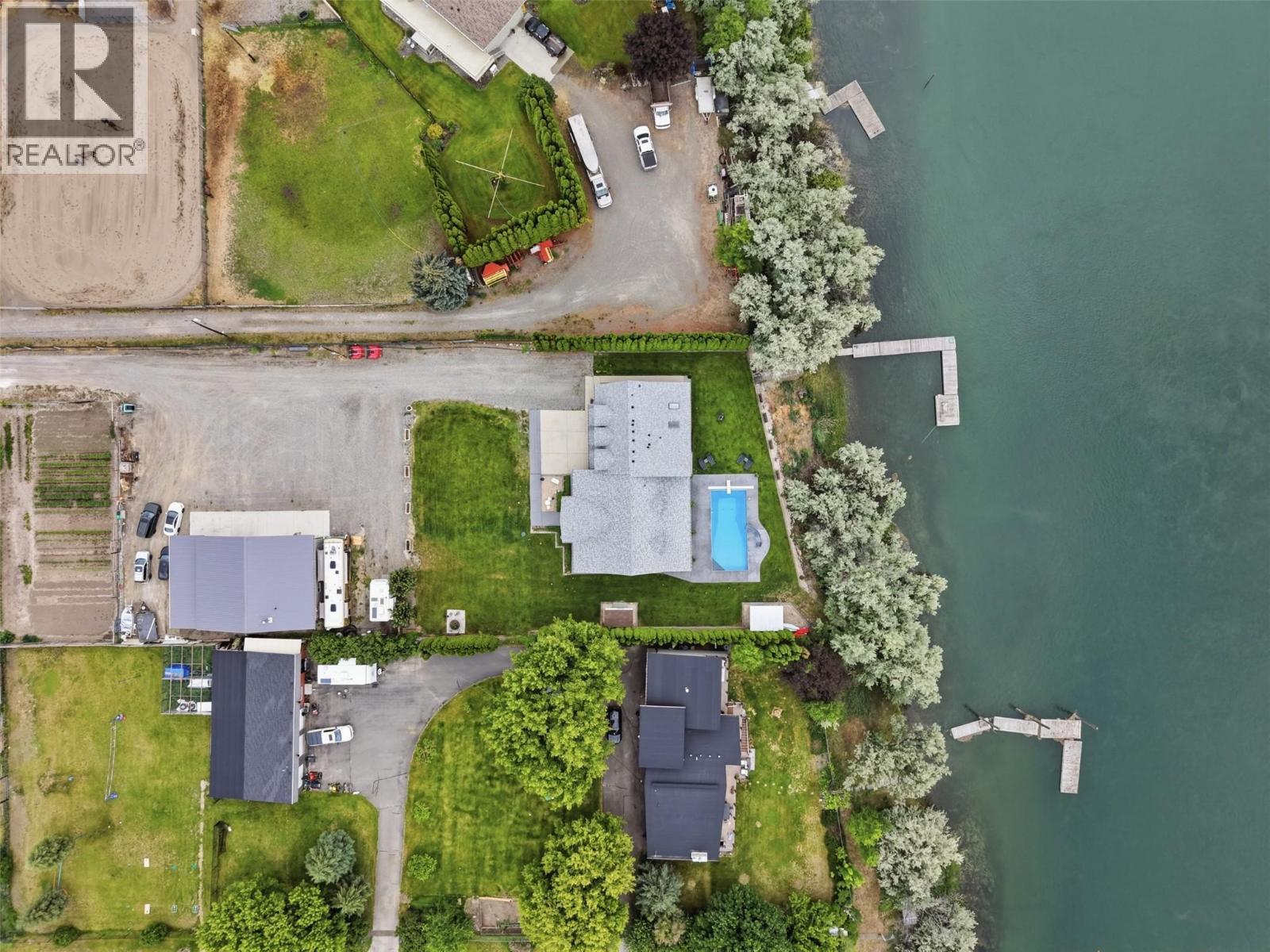 3724 Shuswap Road - 98