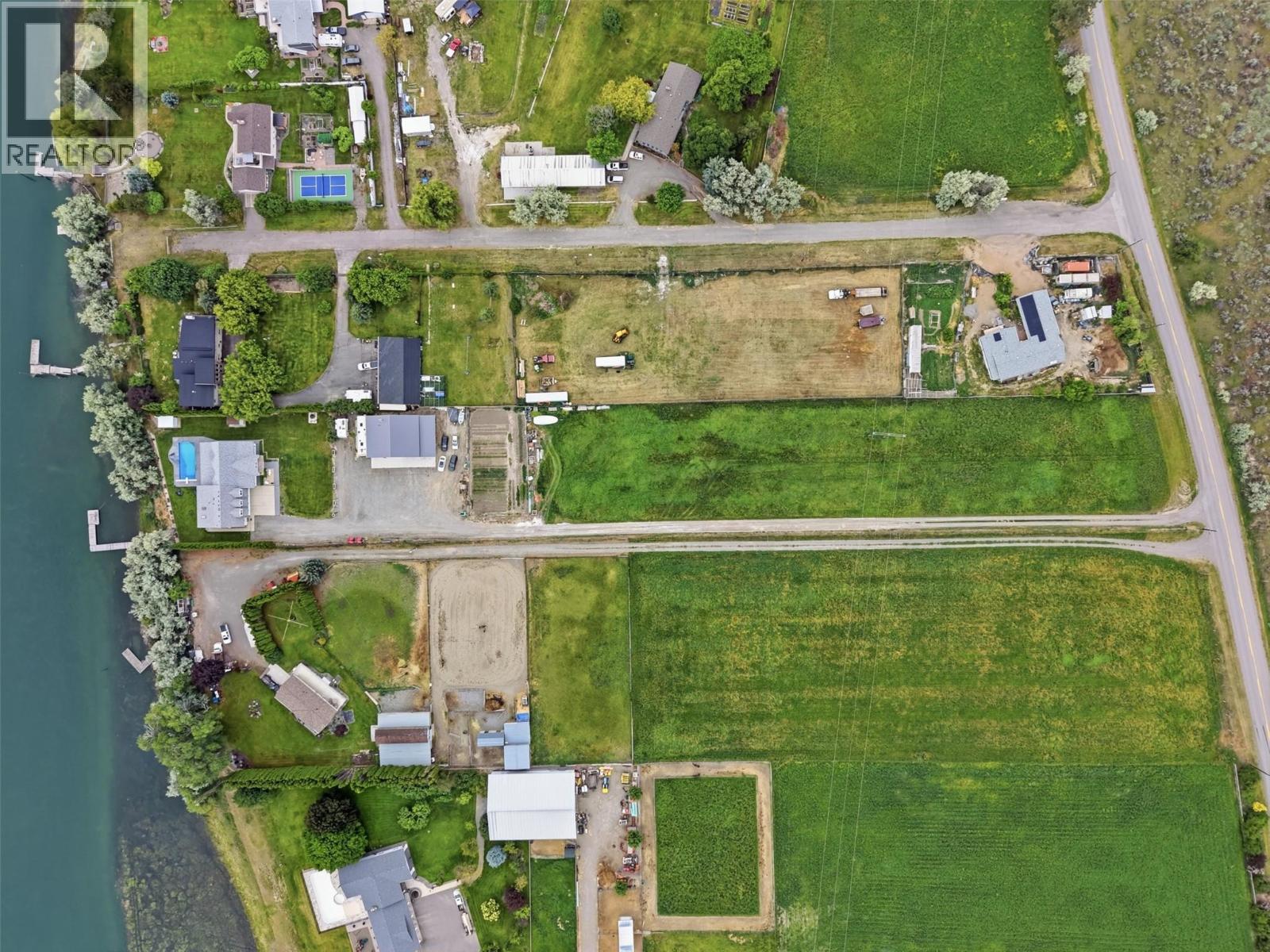 3724 Shuswap Road - 99