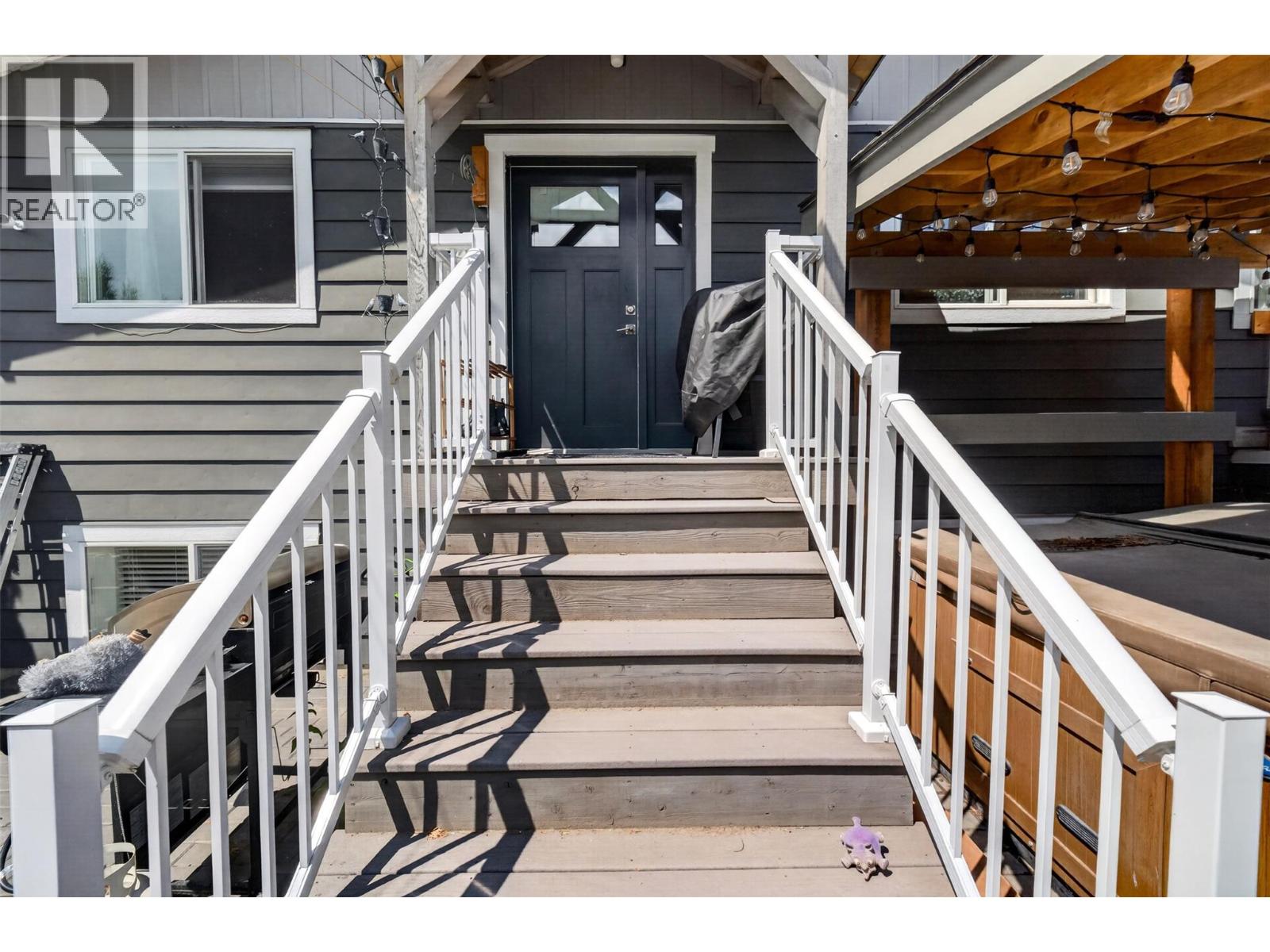 1050 8 Avenue NE - 61
