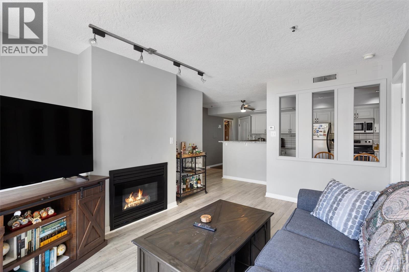 #407 3160 Albina St - 11