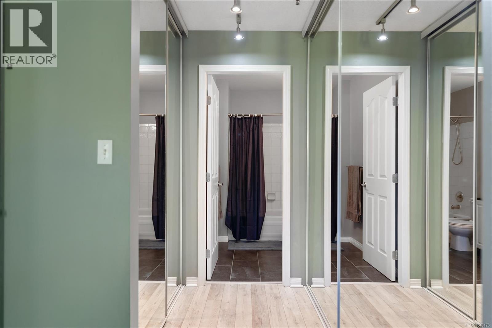 407 3160 Albina Street, Saanich