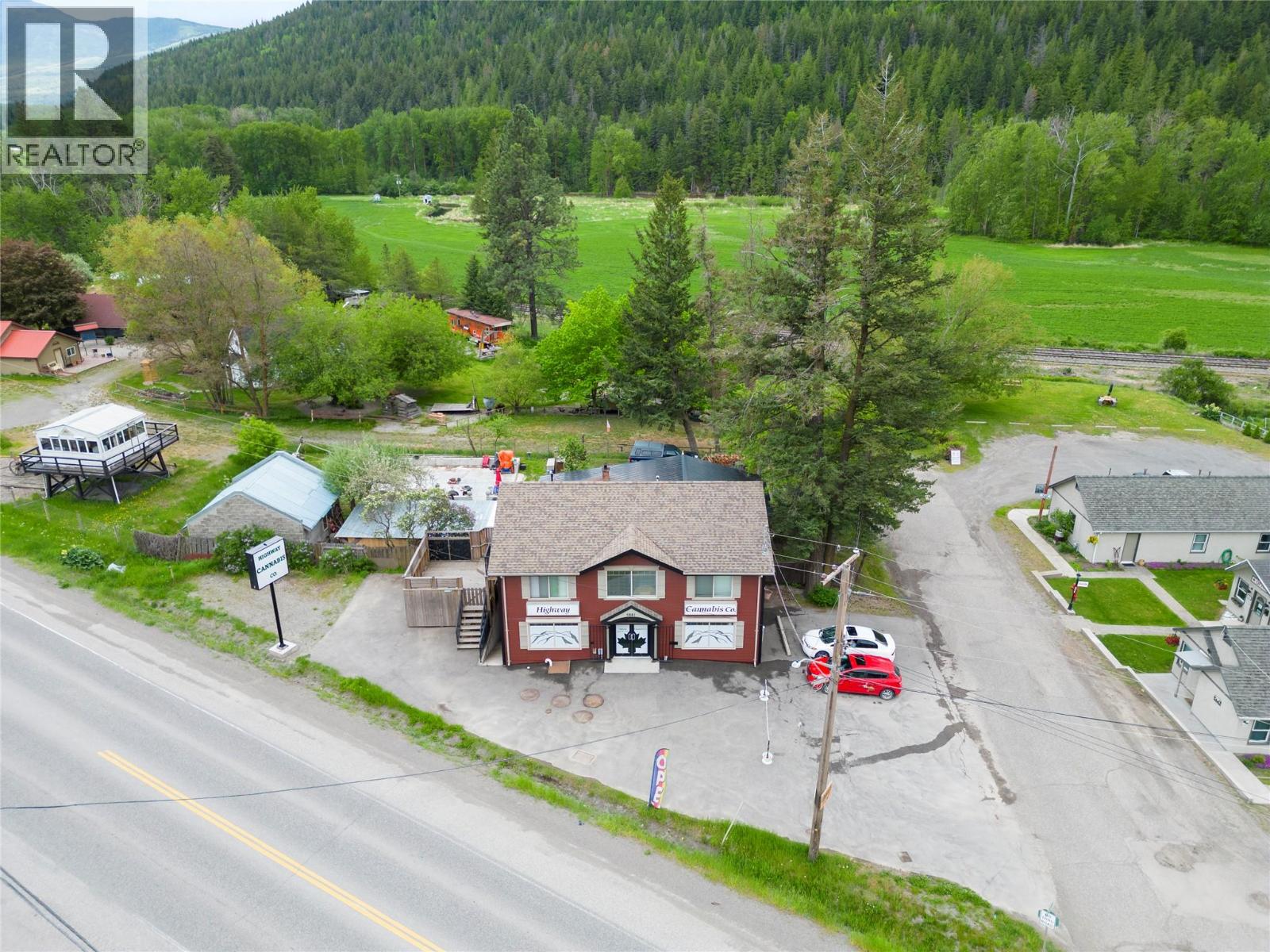 5661 97 Highway, Falkland