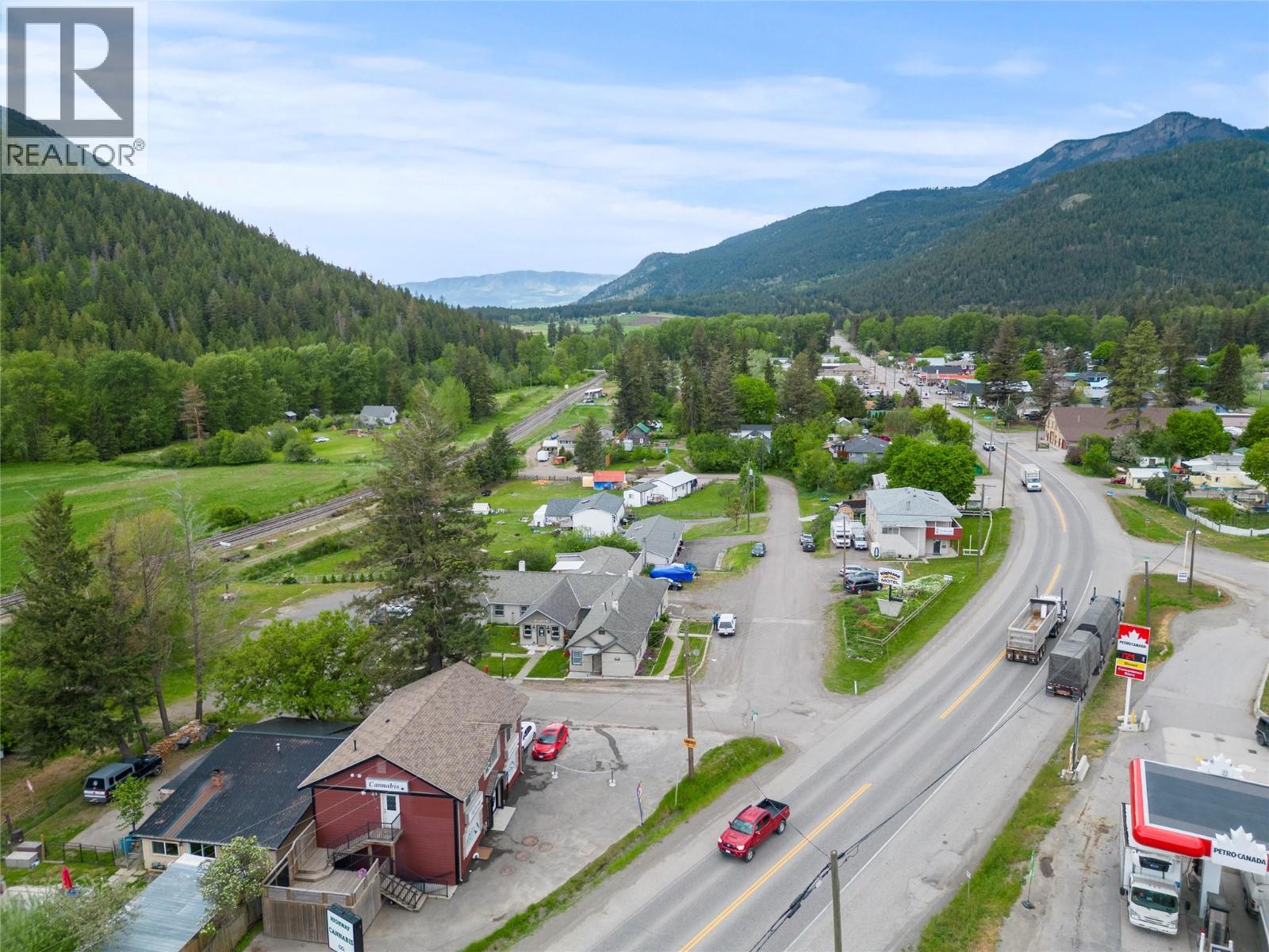 5661 97 Highway, Falkland