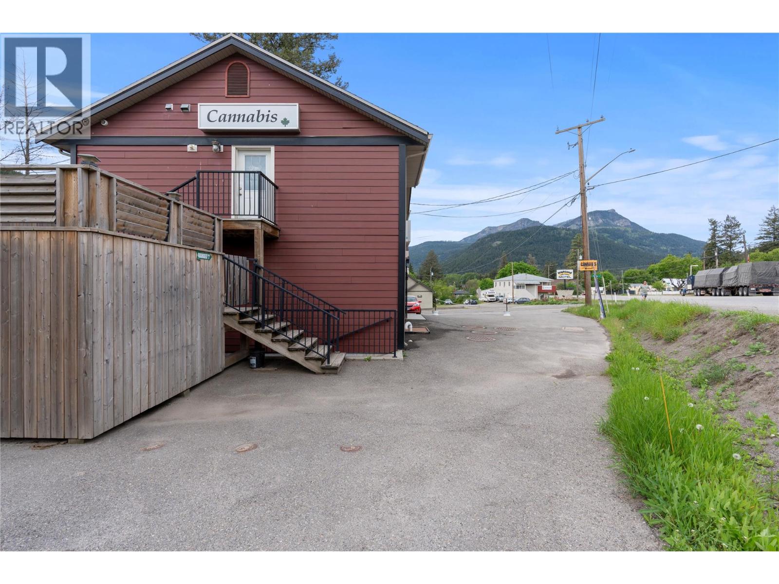 5661 97 Highway, Falkland