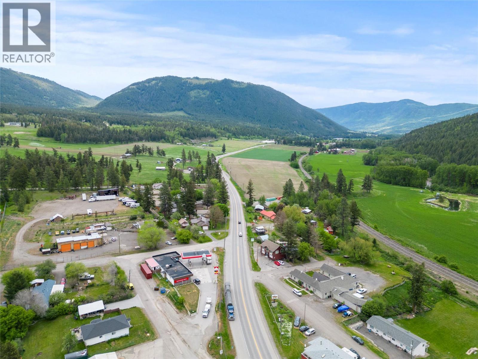 5661 97 Highway, Falkland