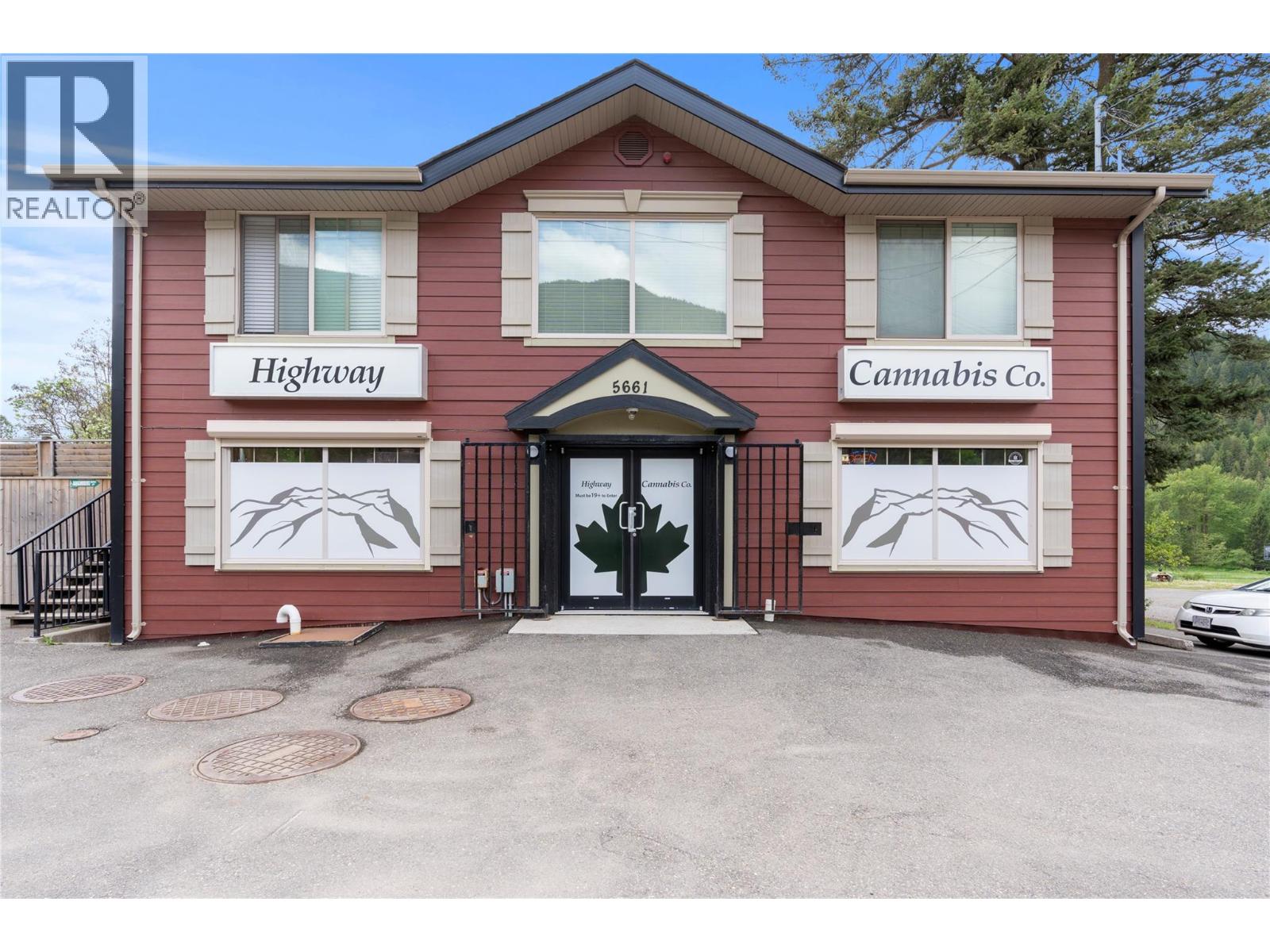 5661 97 Highway, Falkland
