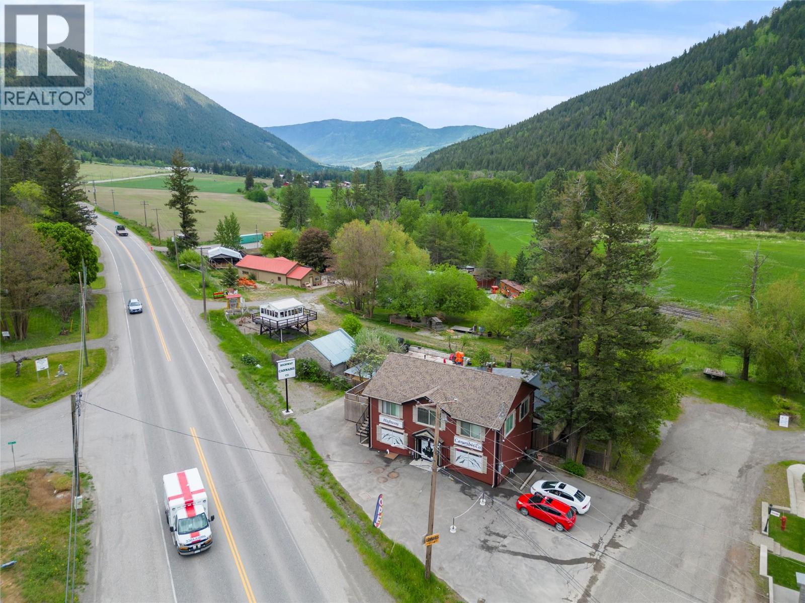 5661 97 Highway, Falkland