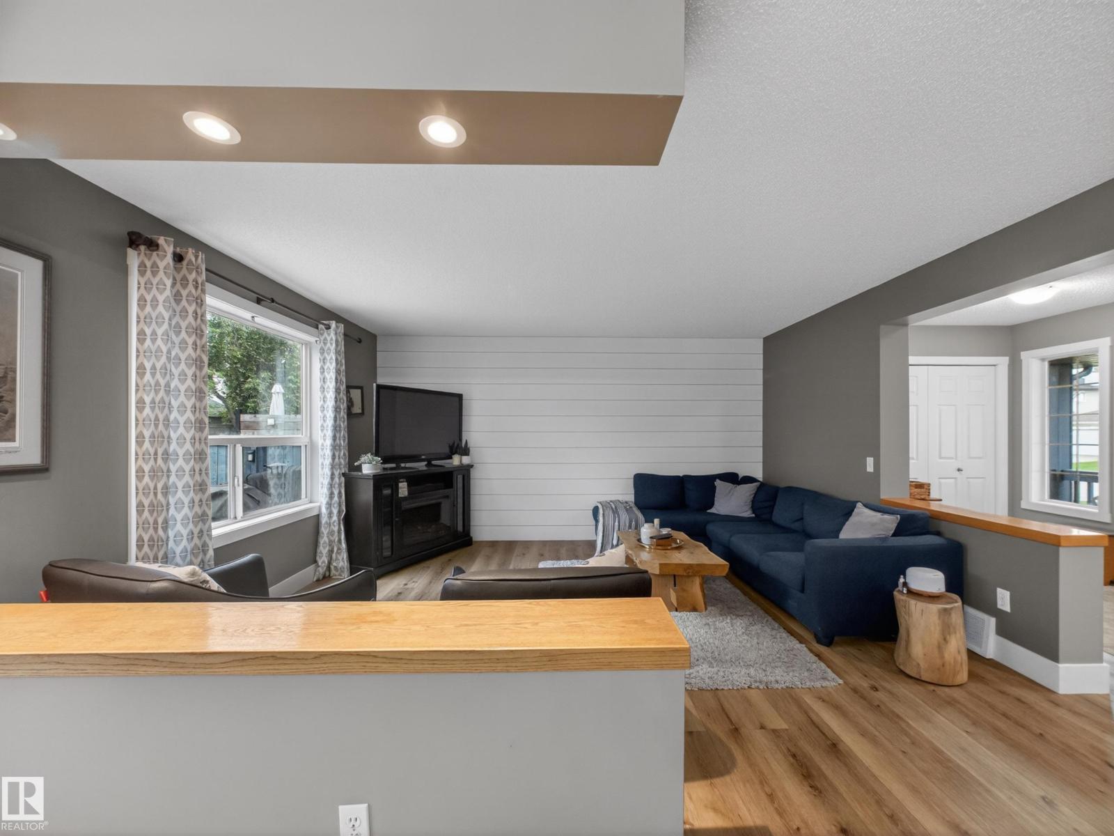 611 MEADOWVIEW CR — photo 12