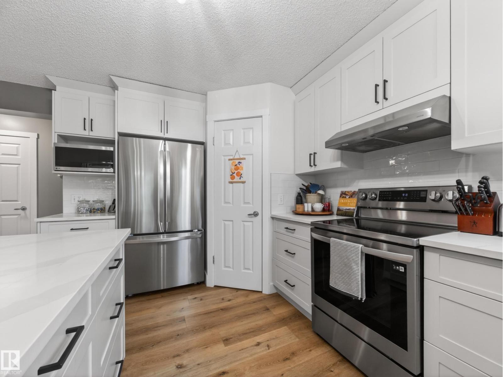 611 MEADOWVIEW CR — photo 16