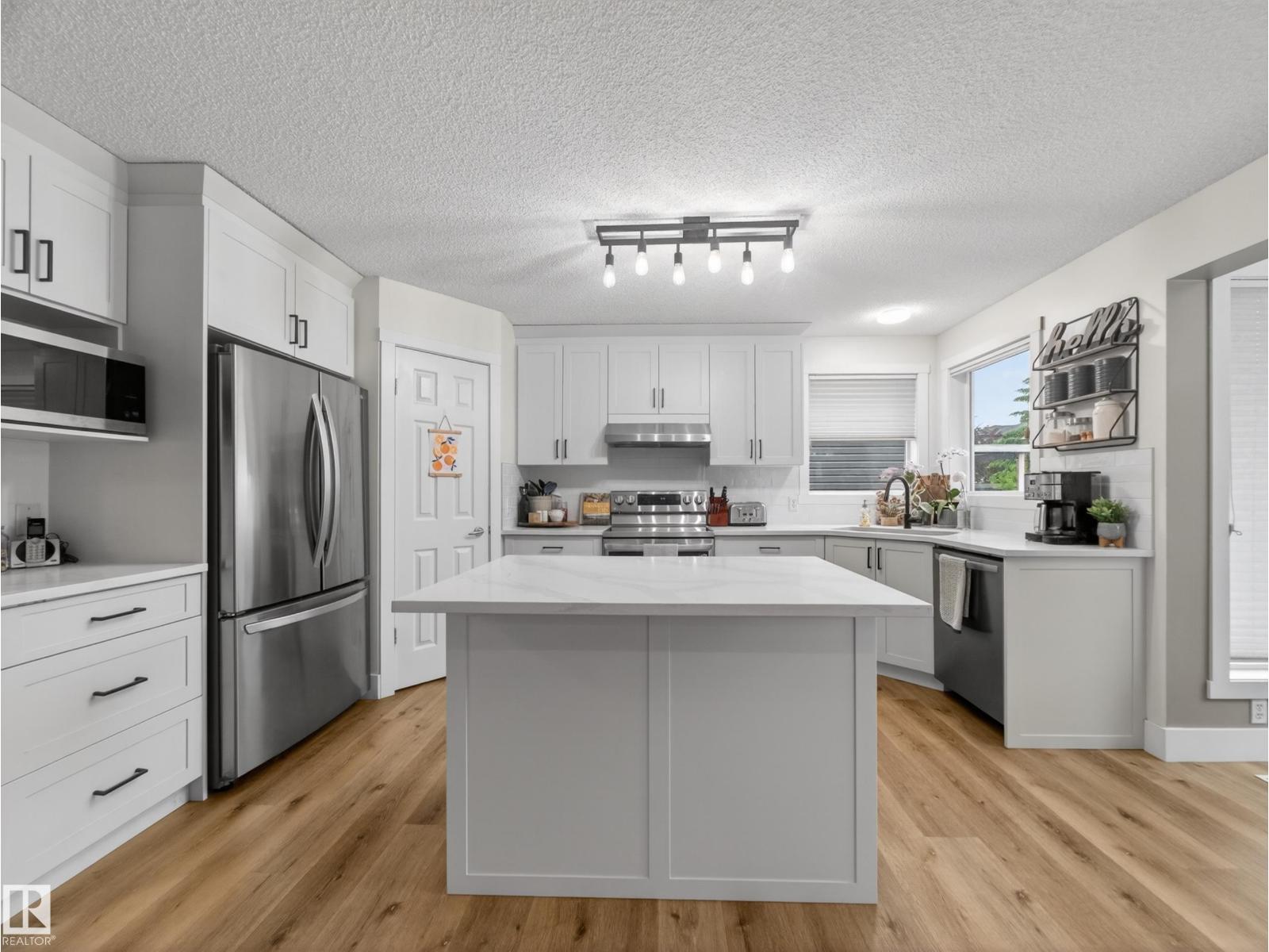 611 MEADOWVIEW CR - photo 2