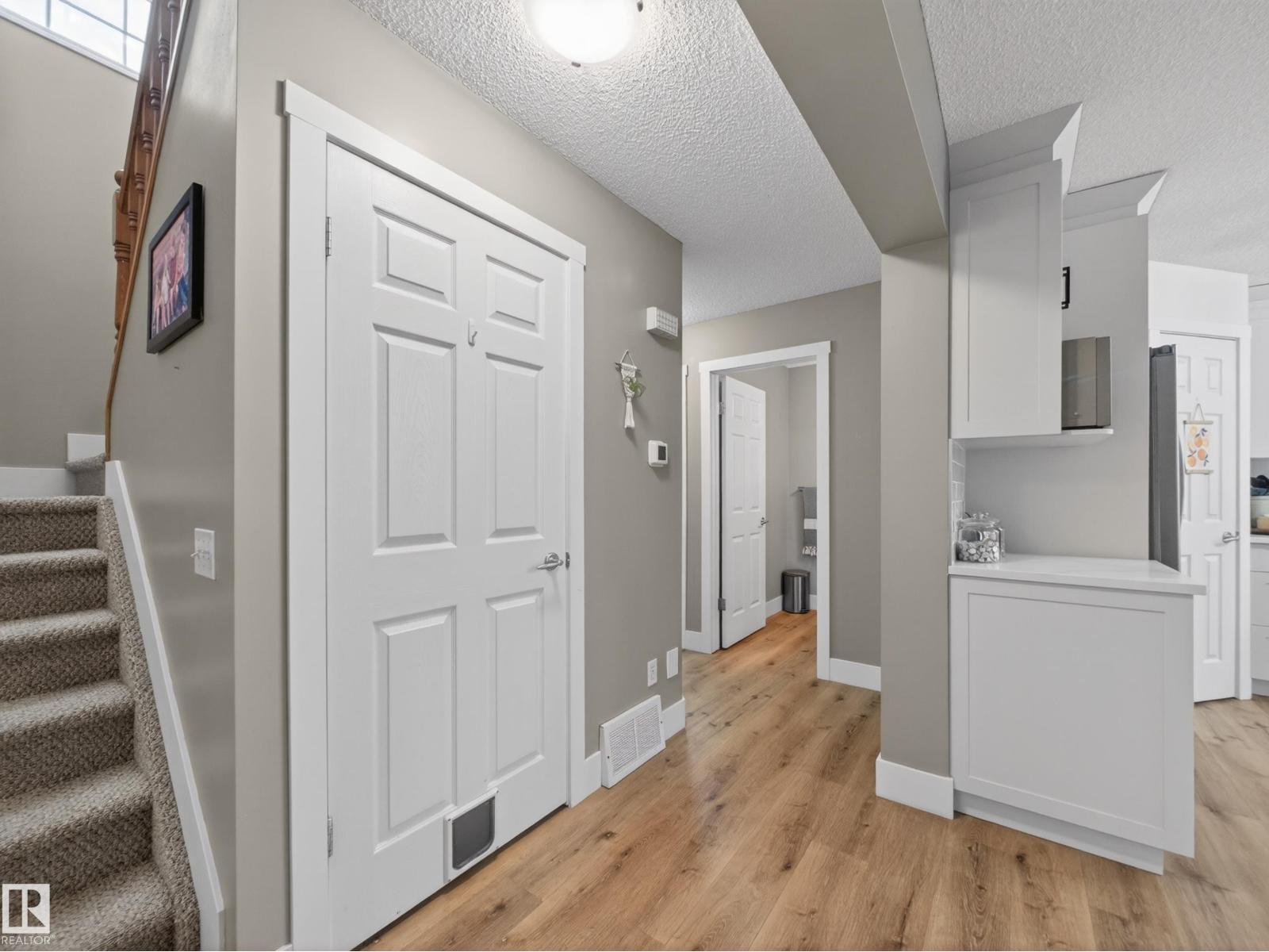 611 MEADOWVIEW CR — photo 22