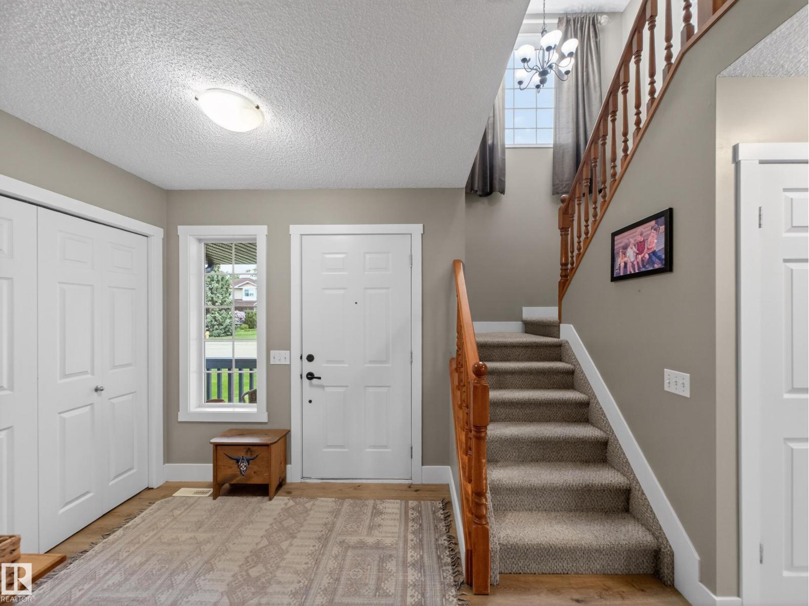 611 MEADOWVIEW CR — photo 23