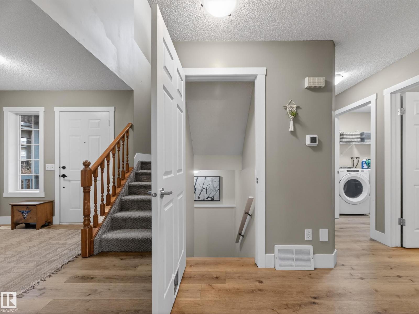 611 MEADOWVIEW CR — photo 24