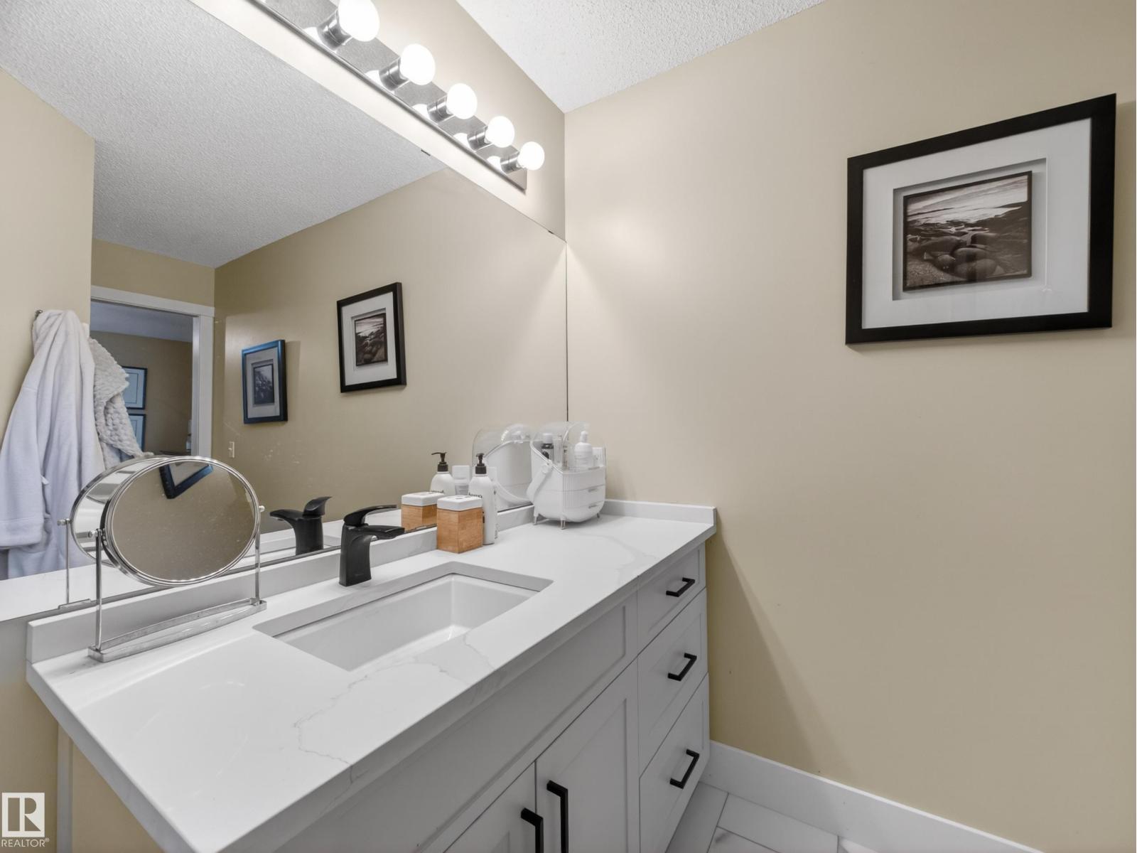 611 MEADOWVIEW CR — photo 44