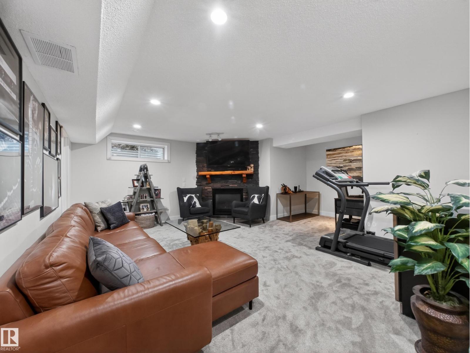 611 MEADOWVIEW CR — photo 50