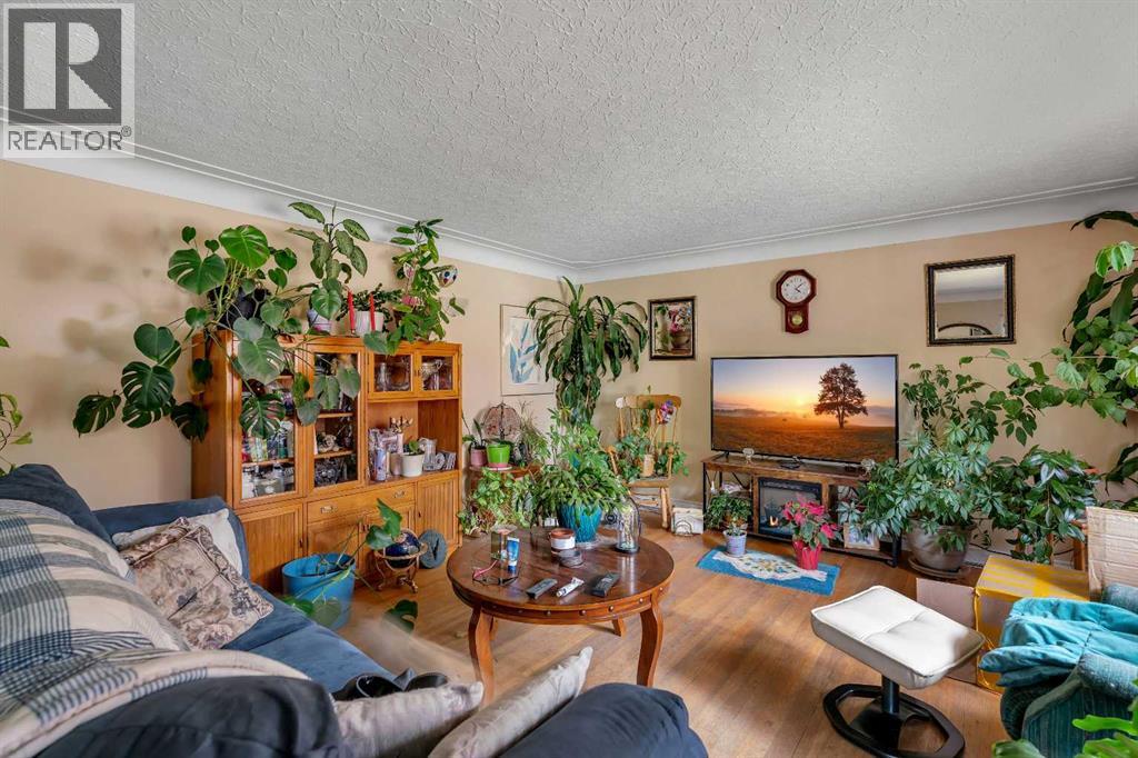 7621 23 Street SE - photo 2
