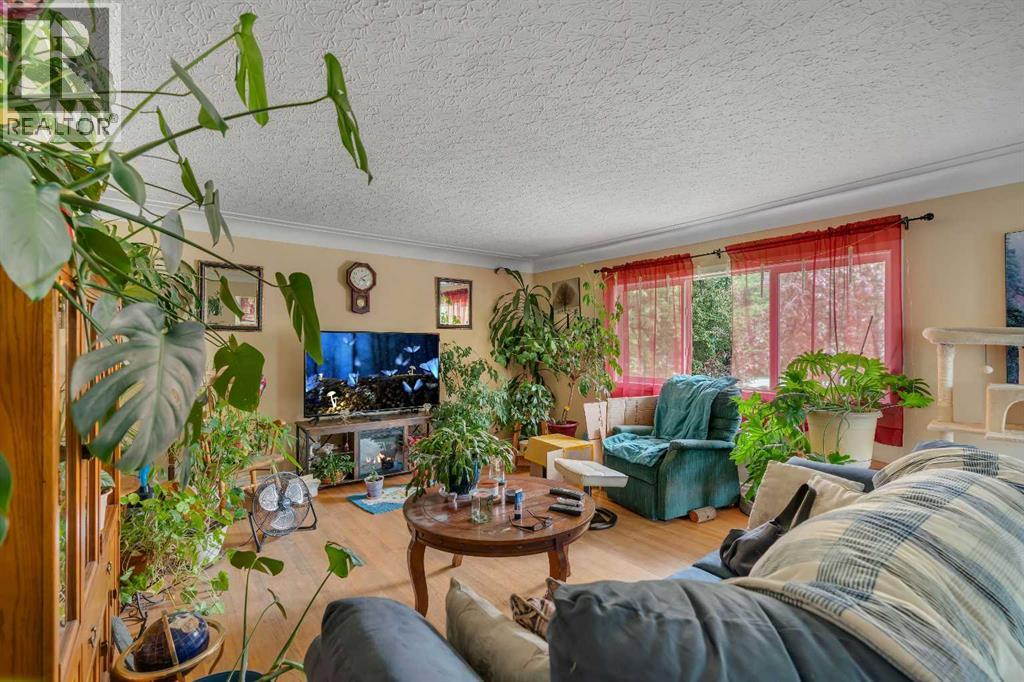 7621 23 Street SE - photo 3