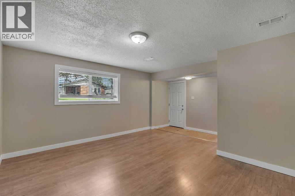 7621 23 Street SE — photo 16