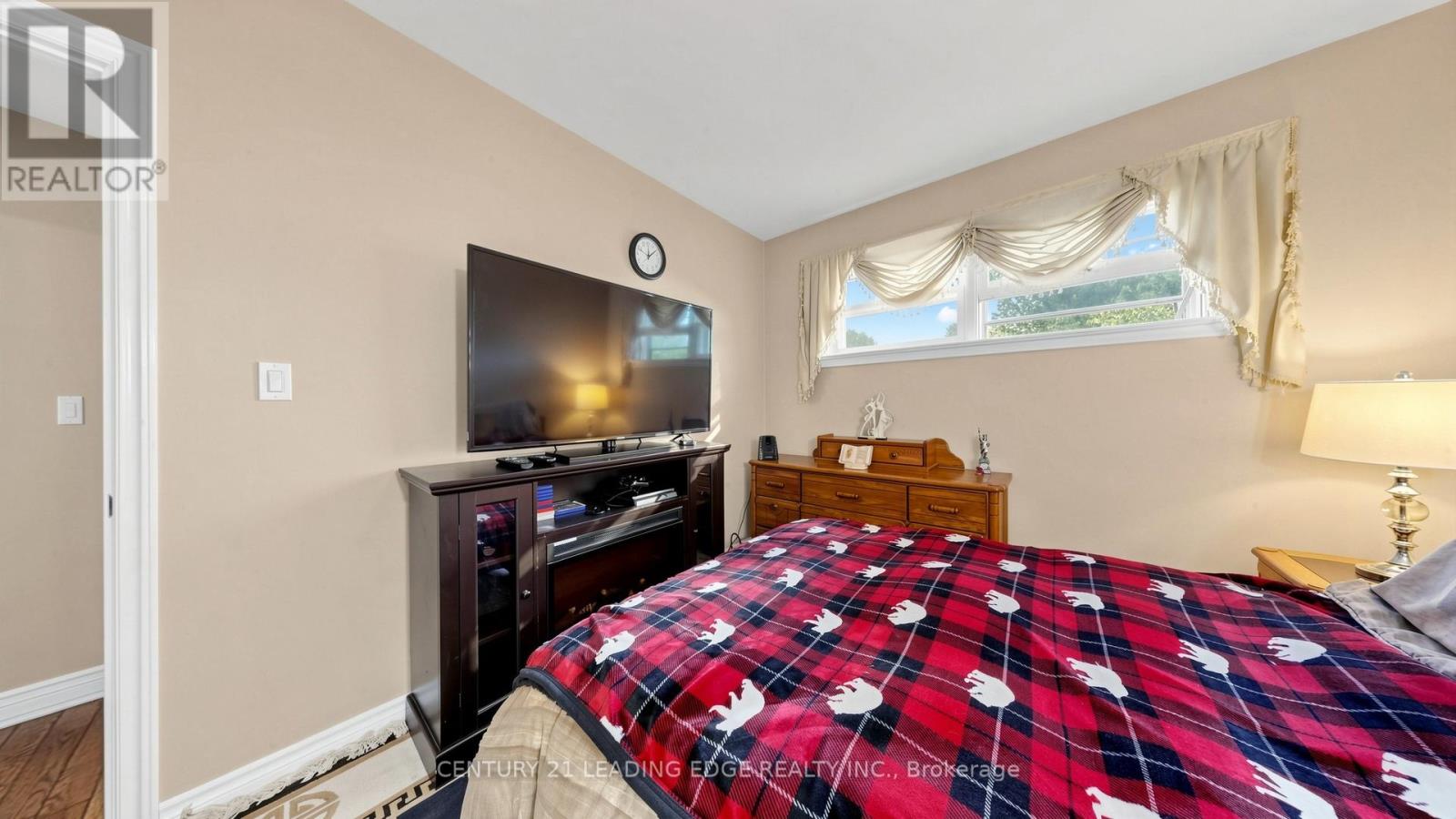4239 19TH AVENUE - 19
