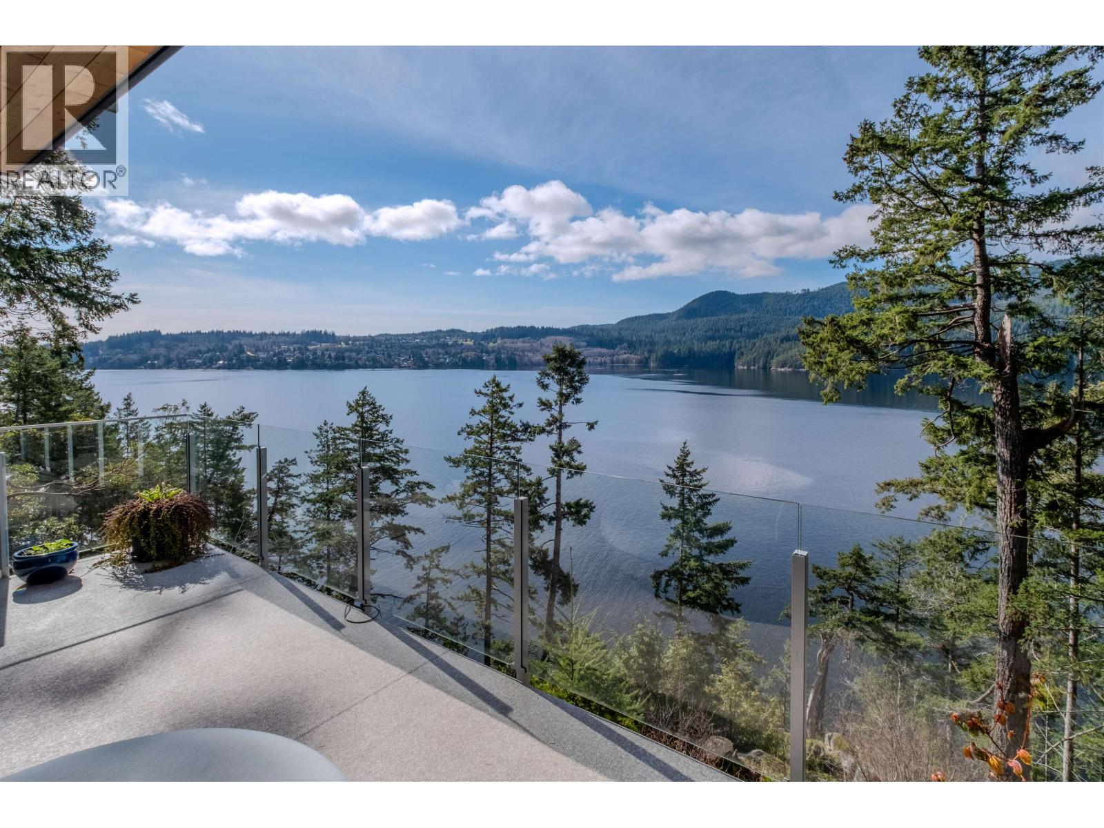 6101 -6099 CORACLE DRIVE, Sechelt