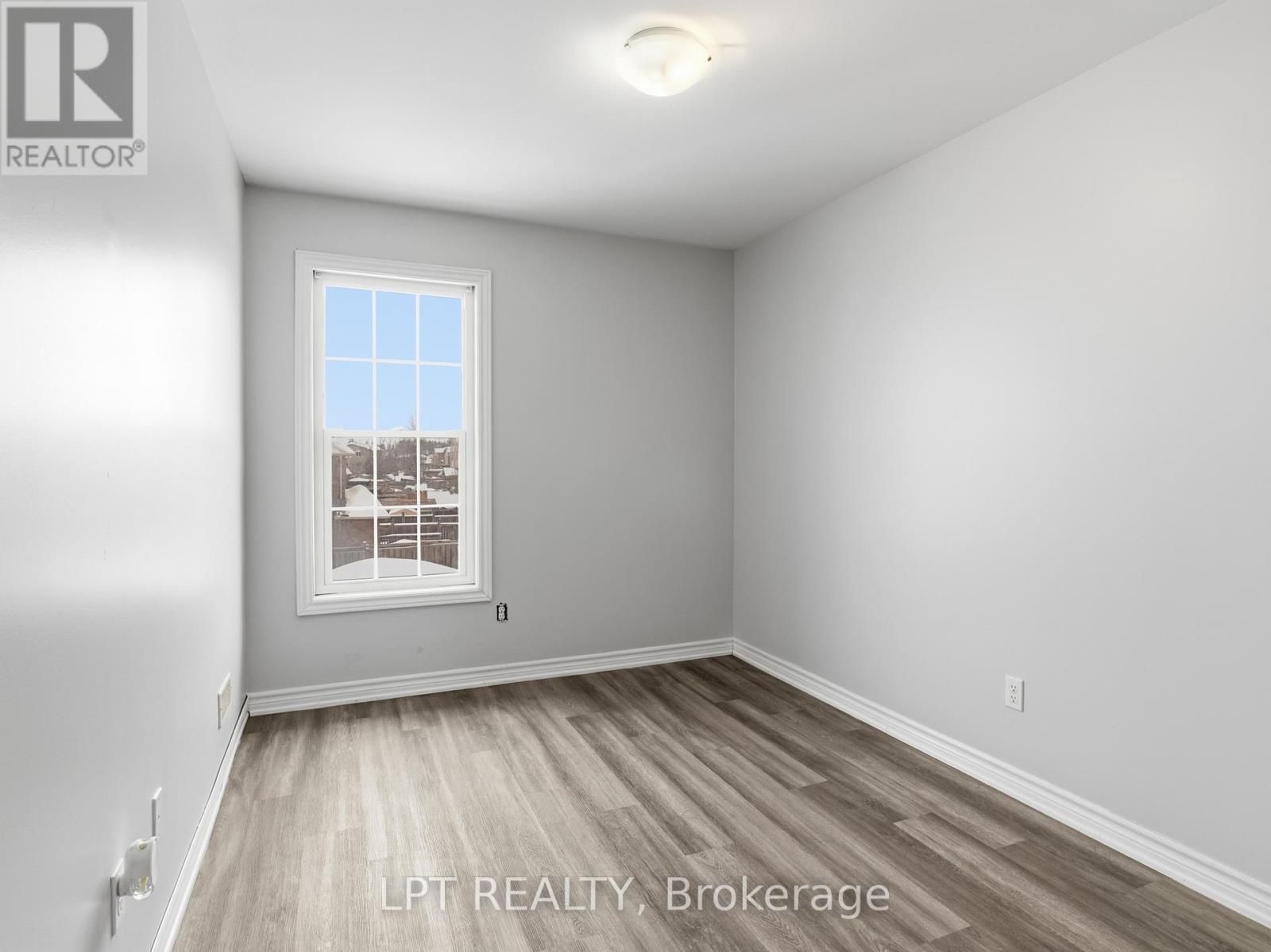 #4 244 PENETANGUISHENE ROAD - 10