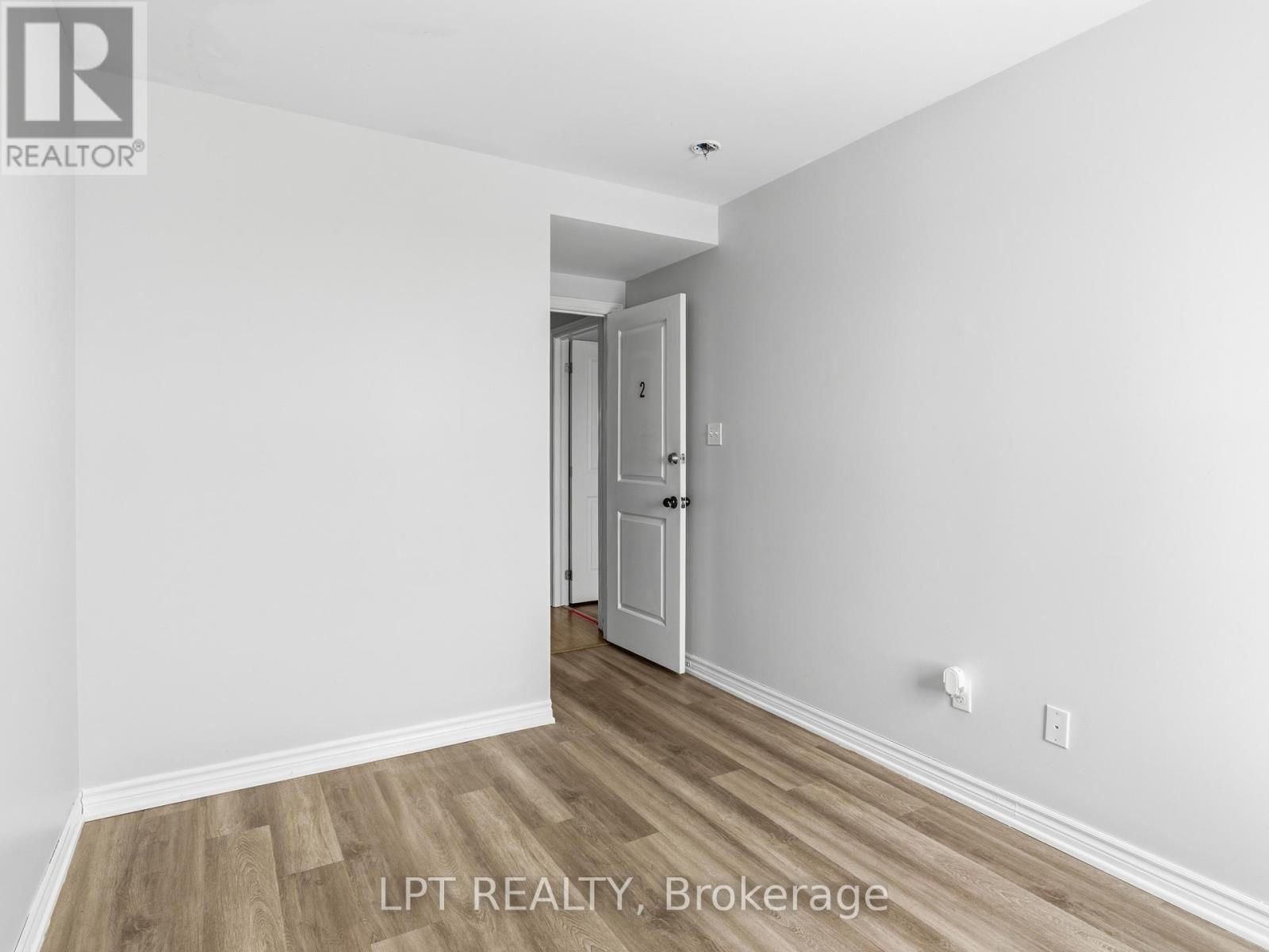 #4 244 PENETANGUISHENE ROAD - 11