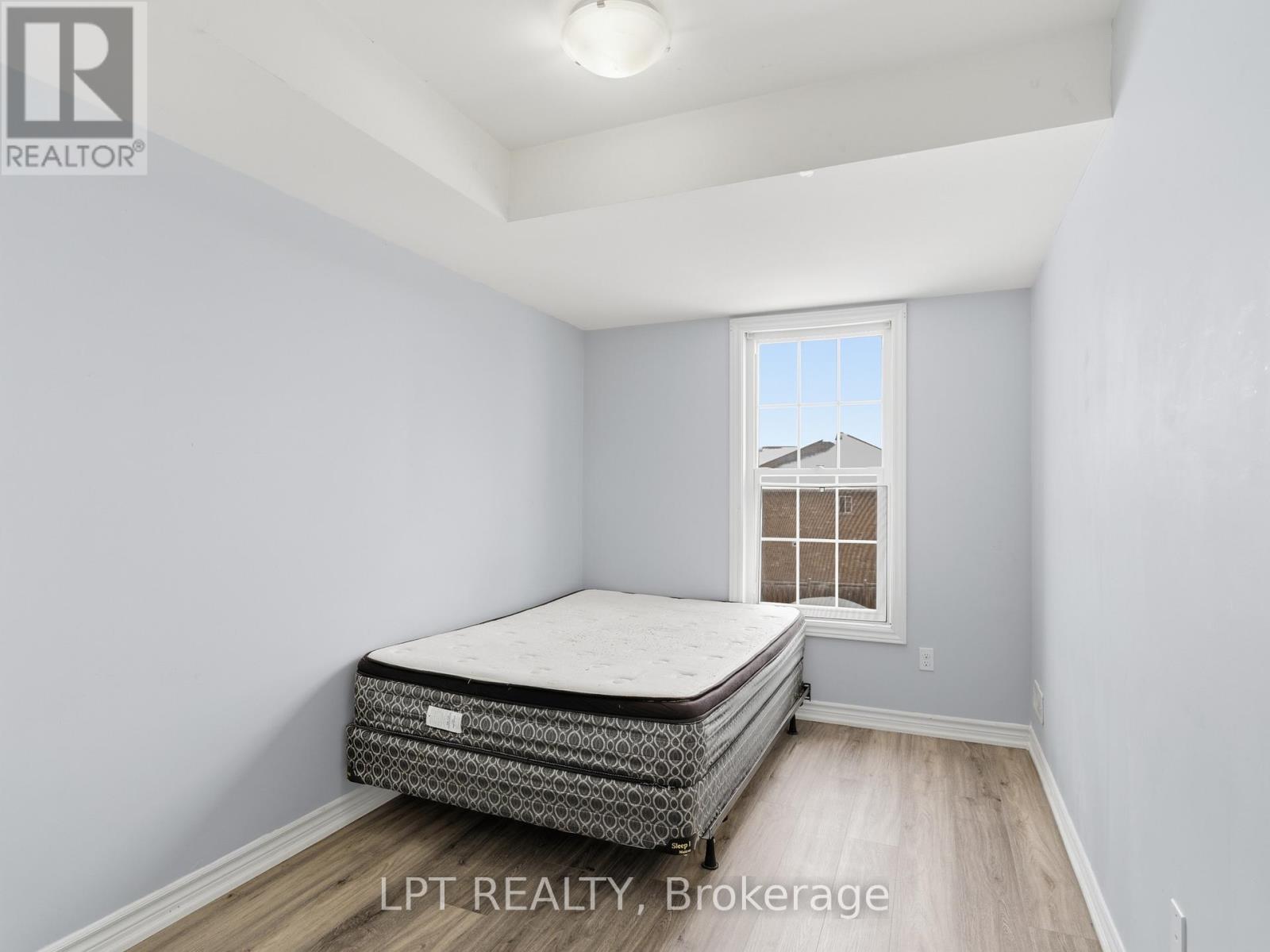 #4 244 PENETANGUISHENE ROAD - 13