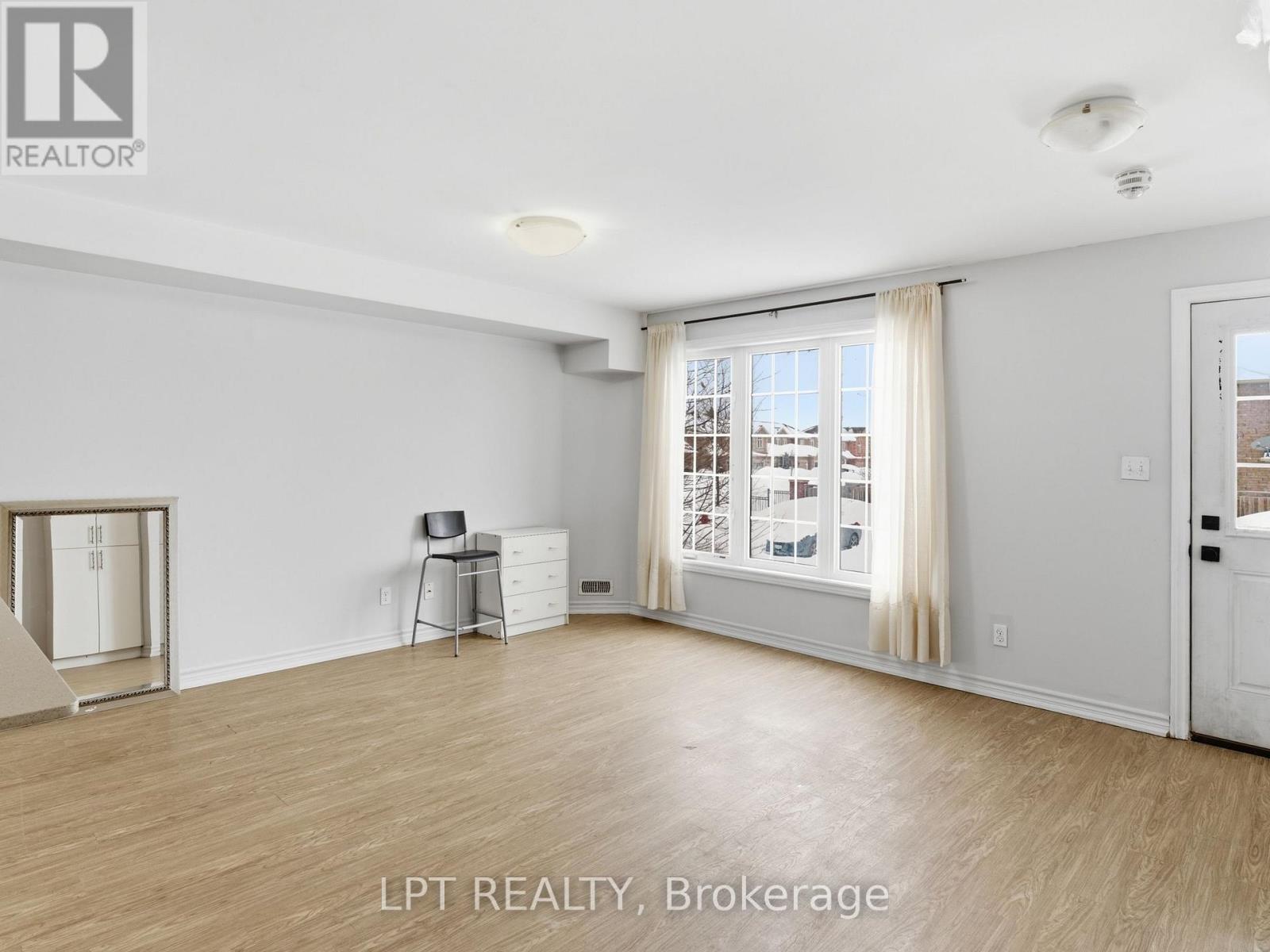 #4 244 PENETANGUISHENE ROAD - 21