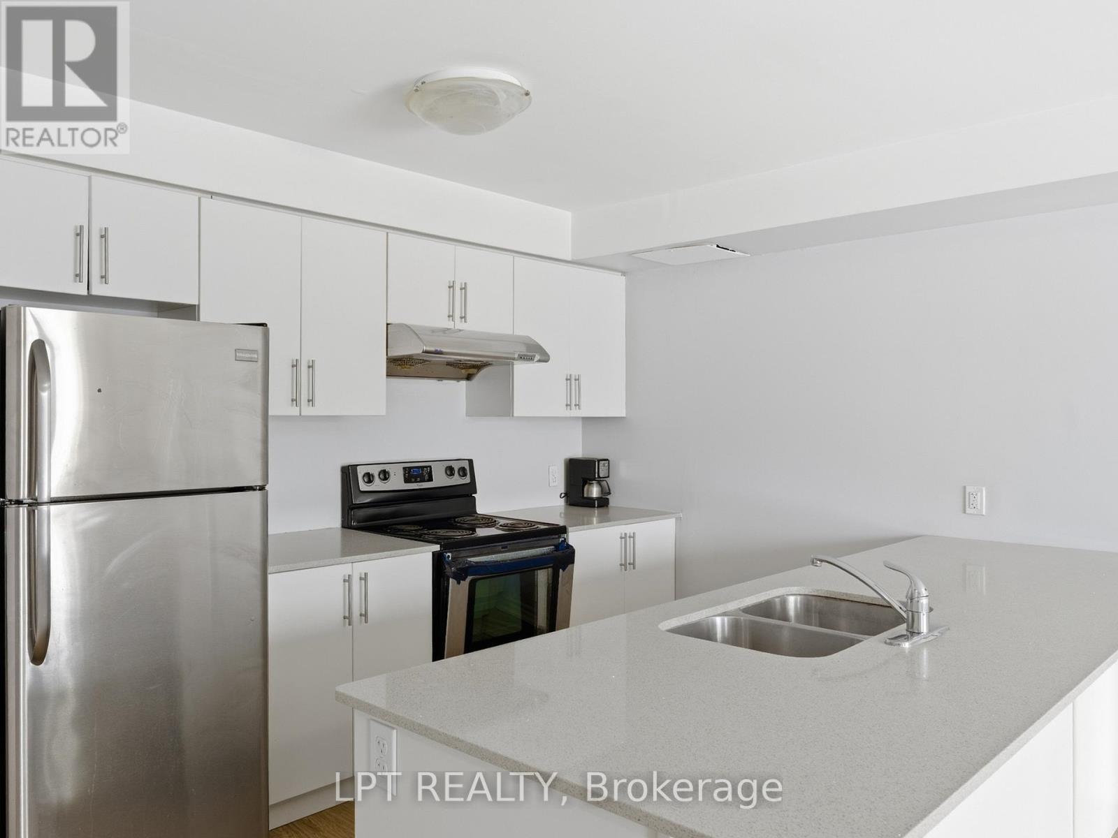 #4 244 PENETANGUISHENE ROAD - 23