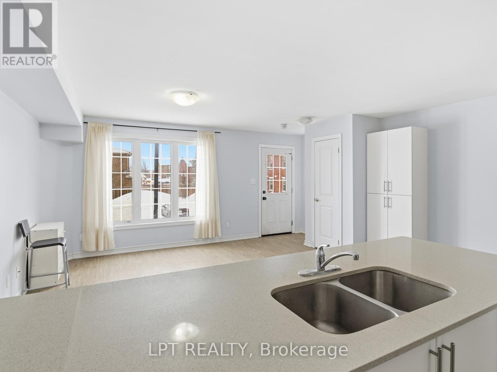 #4 244 PENETANGUISHENE ROAD - 24