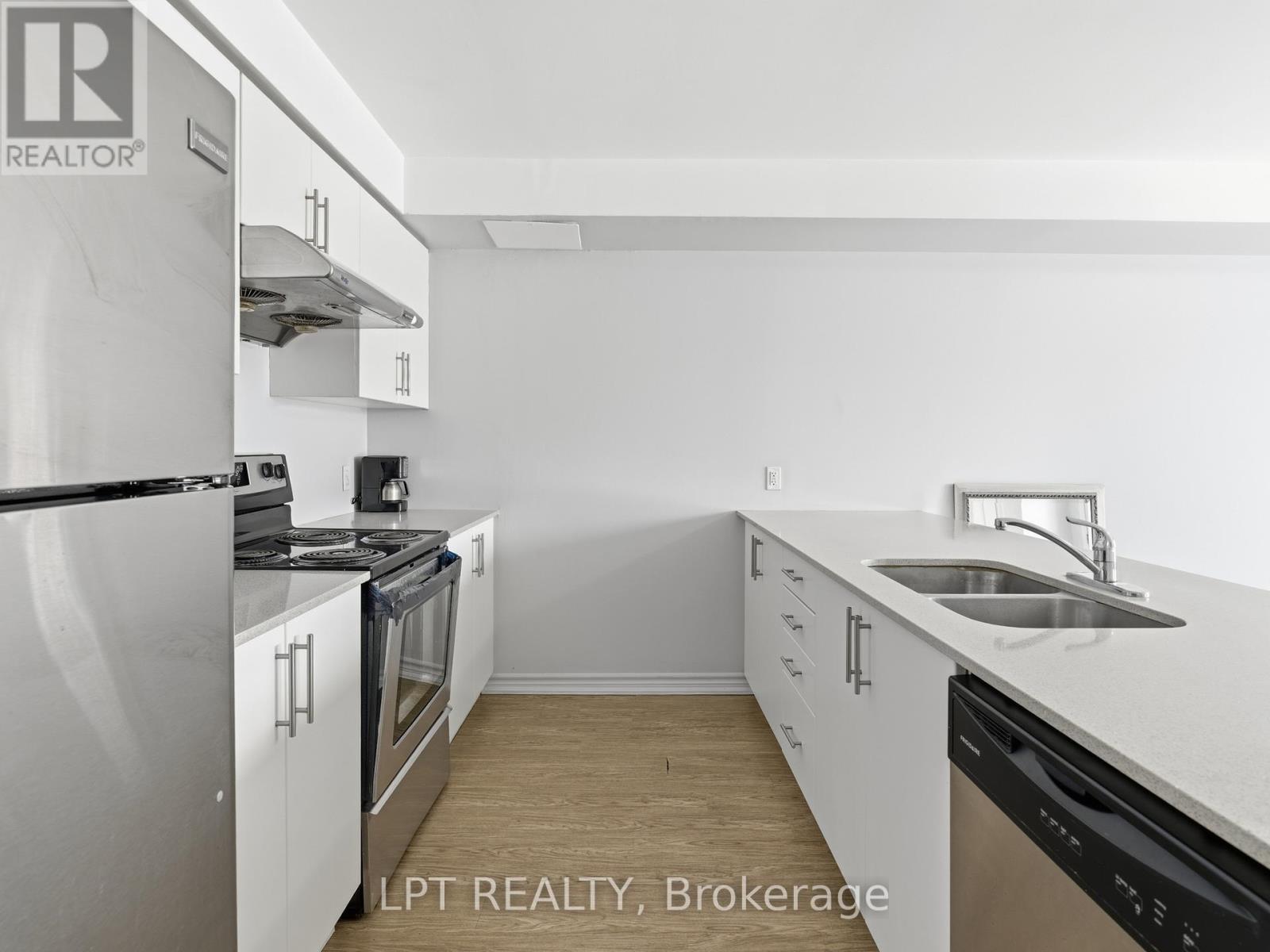 #4 244 PENETANGUISHENE ROAD - 25
