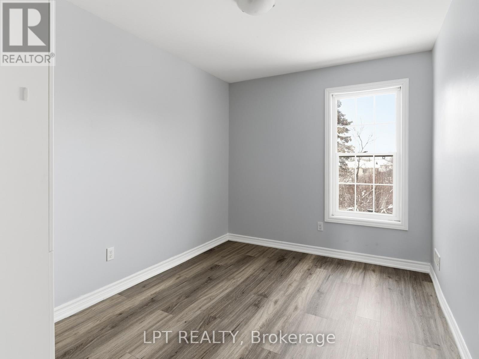 #4 244 PENETANGUISHENE ROAD - 3