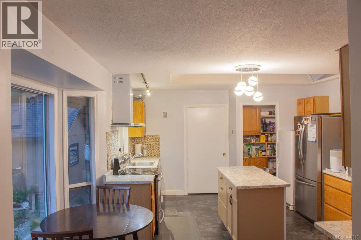 981 Pratt Rd - 5