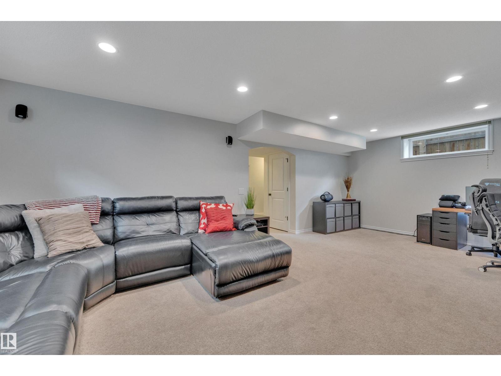 52 SELKIRK PL — photo 40
