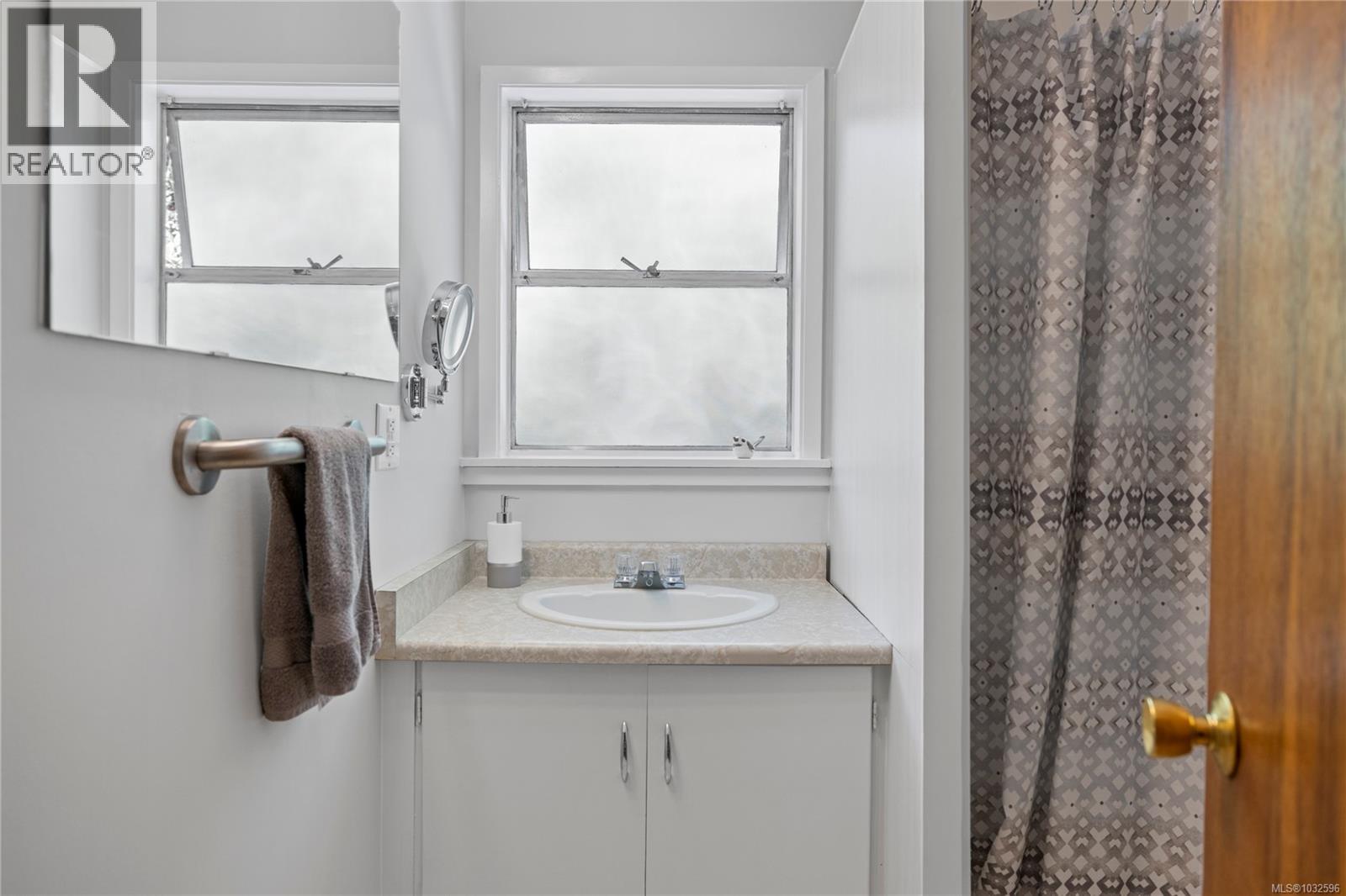 3083 Dolphin Dr - 29