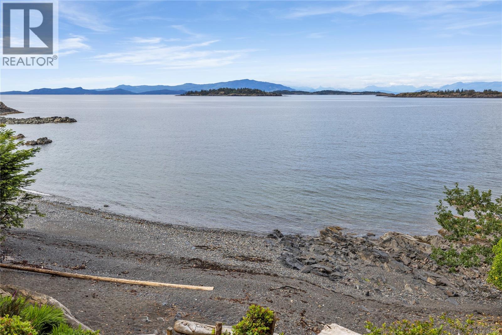 3083 Dolphin Dr - Image 3
